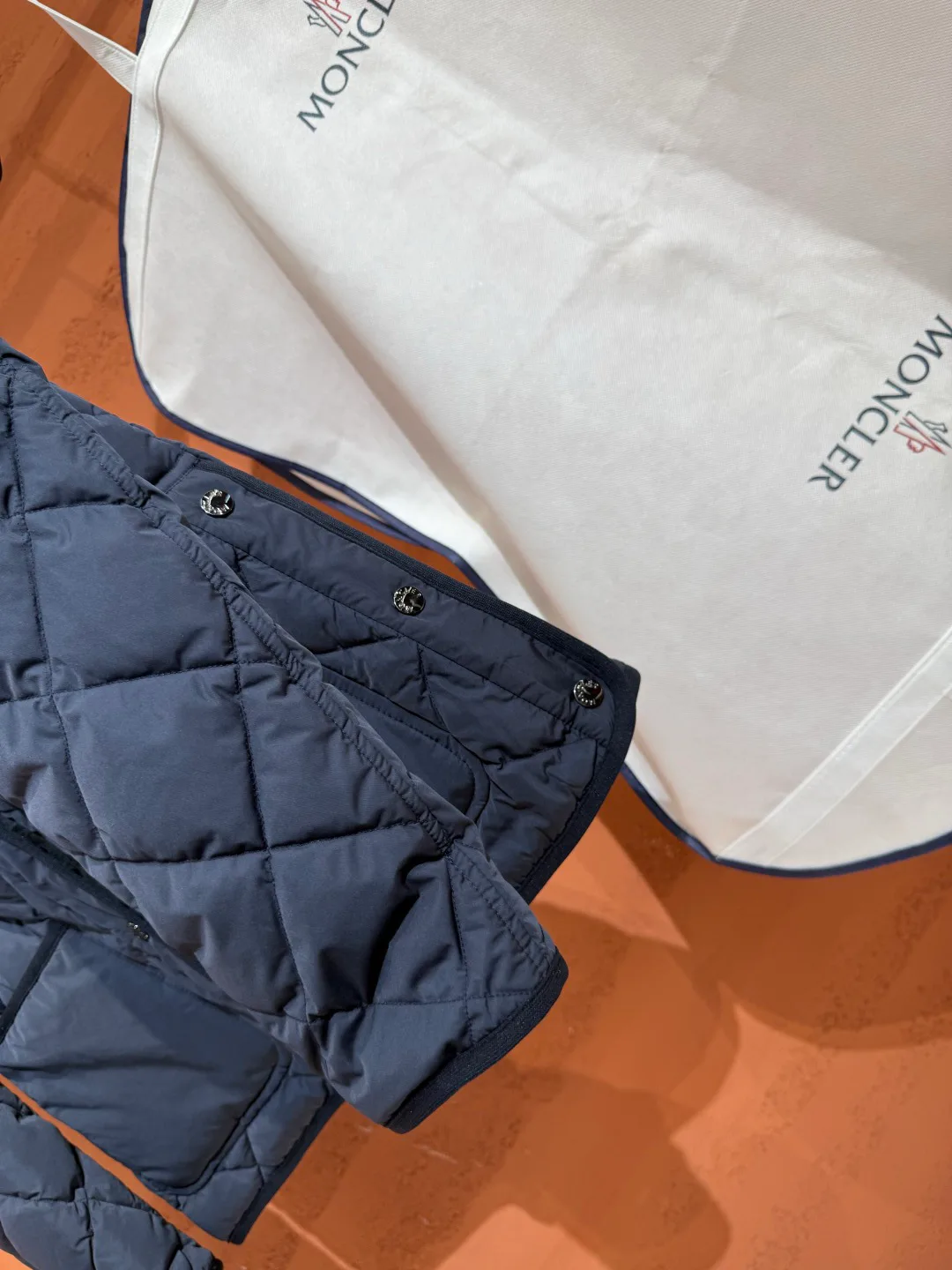 Women's Jackets And Down Jackets MONCLER 18387743