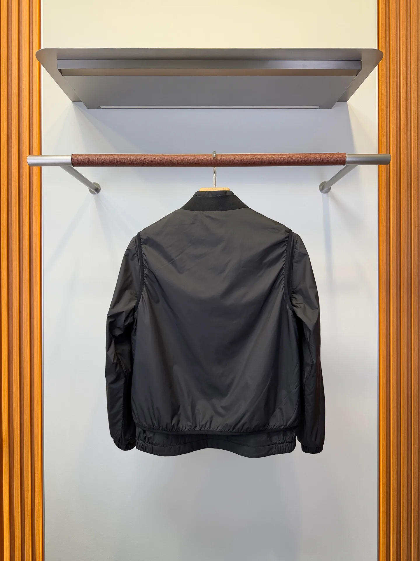 Men's Jackets And Down Jackets MONCLER 18084361