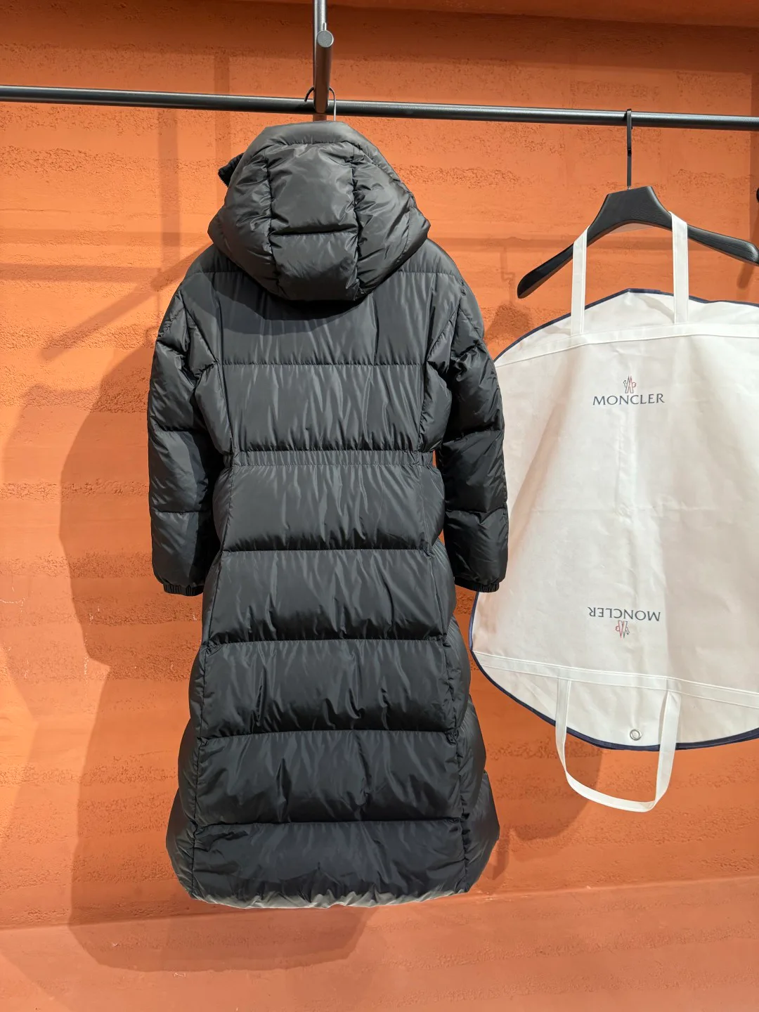 Women's Jackets And Down Jackets MONCLER 18048314