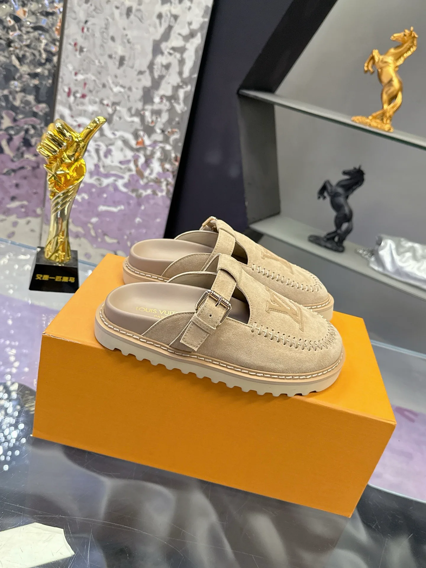 Women's Mules And Clogs LOUIS VUITTON 17530470