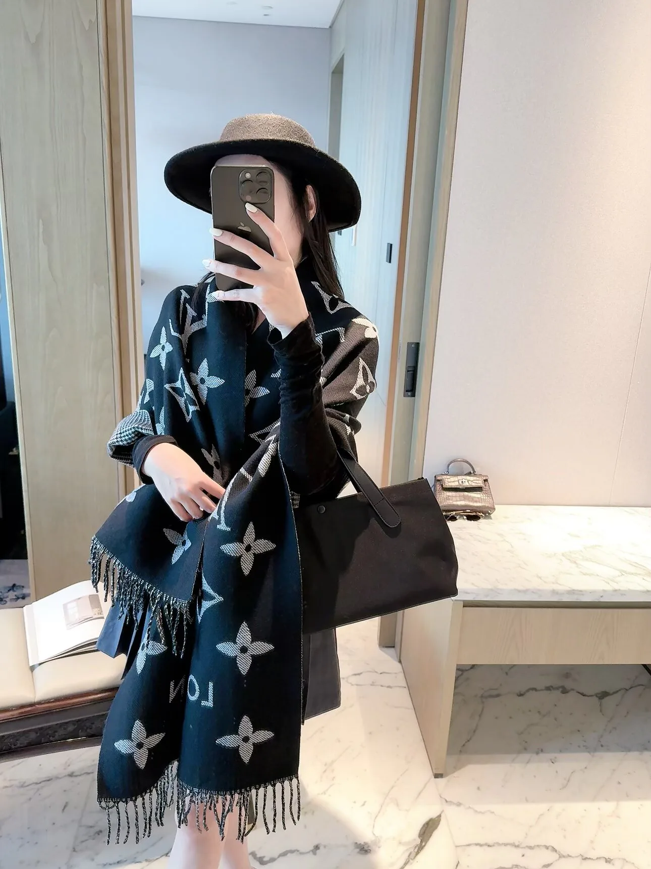 Scarves LOUIS VUITTON 18003018