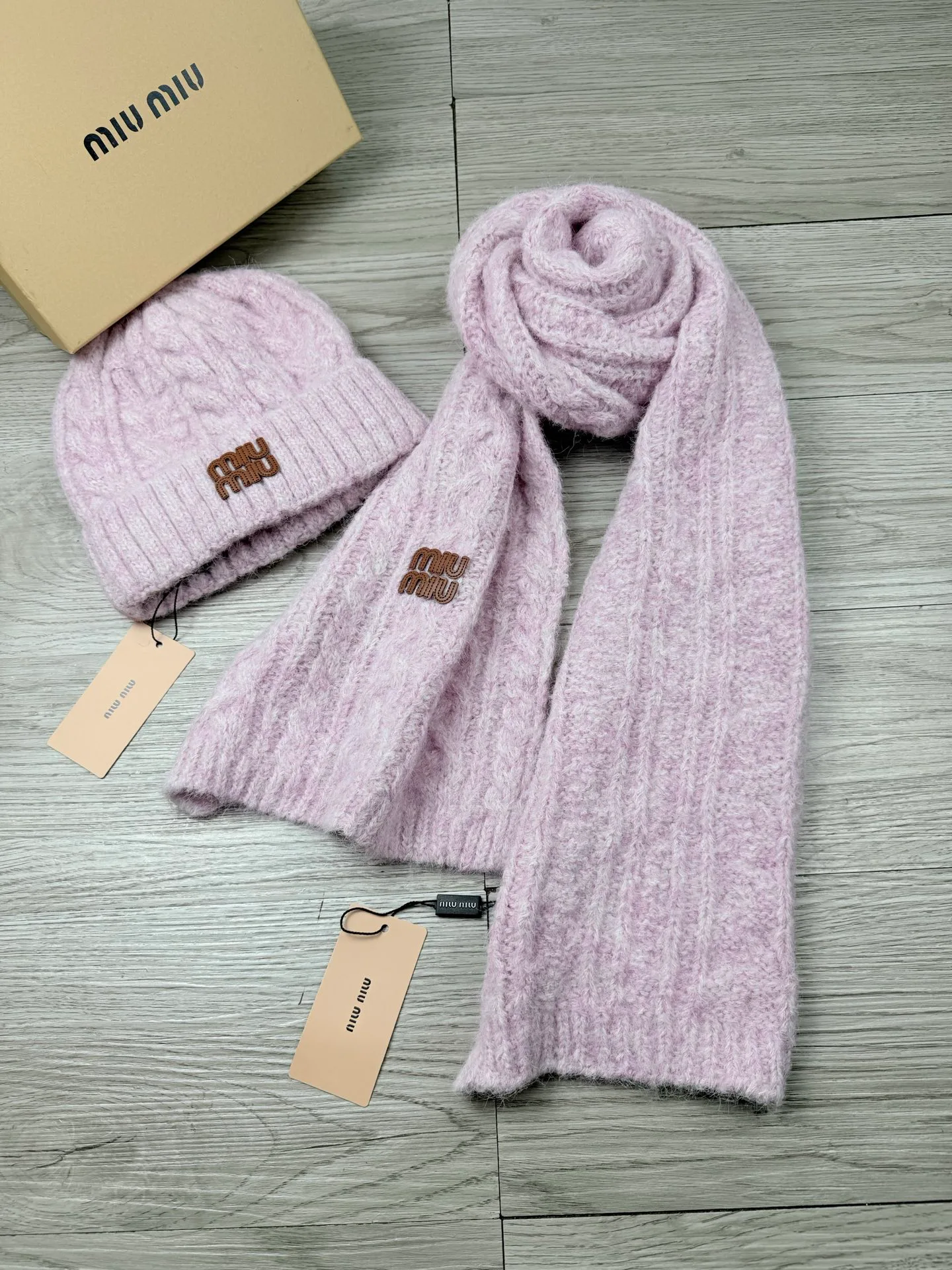Hats MIU MIU 18549261