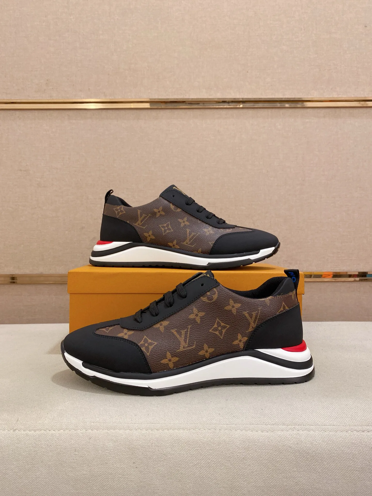 Men's Sneakers LOUIS VUITTON 17922579