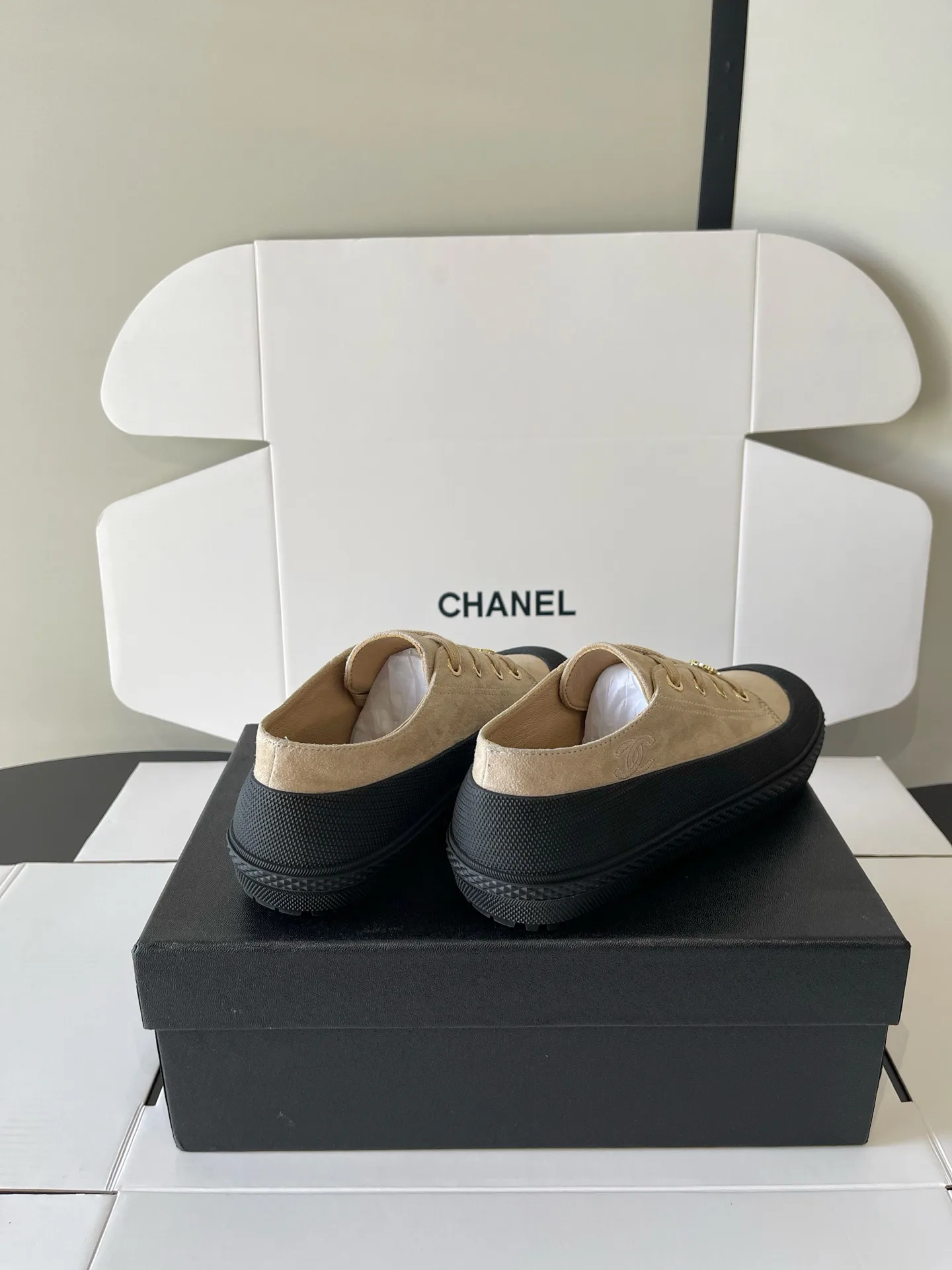 Women's Sneakers CHANEL 18437967