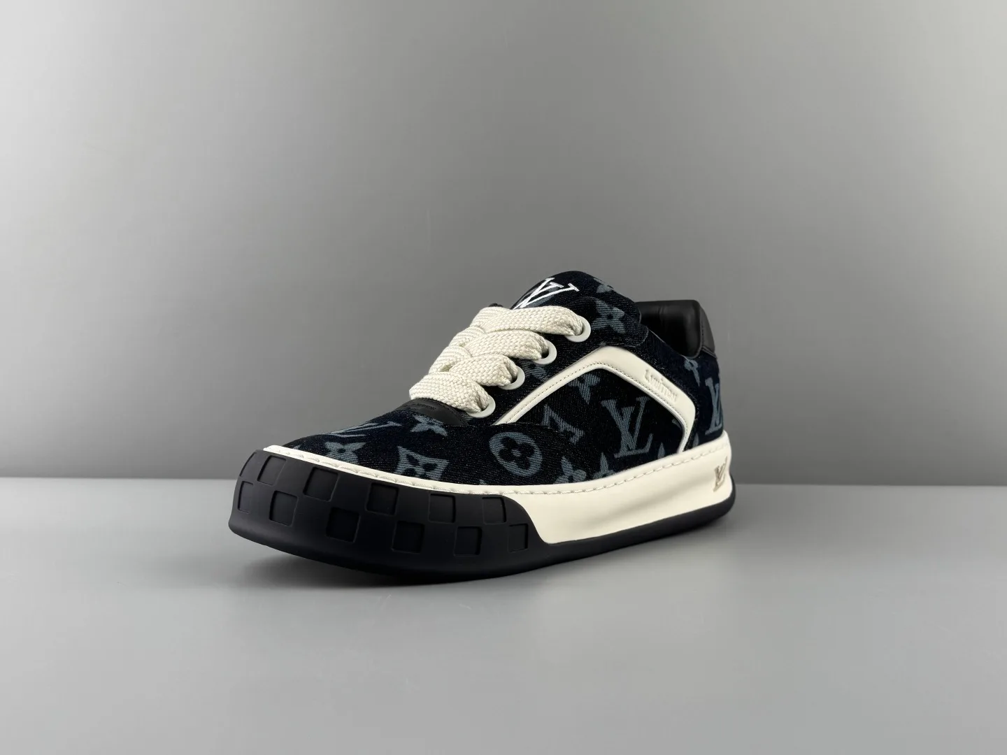 Women's Sneakers LOUIS VUITTON 17293055