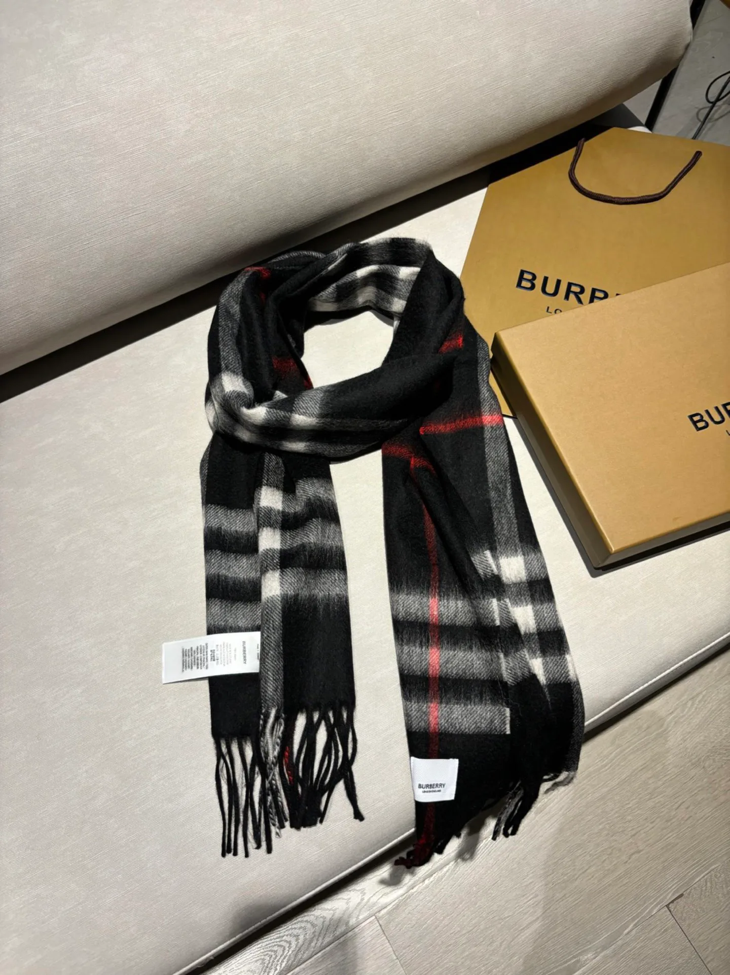 Scarves BURBERRY 18507486