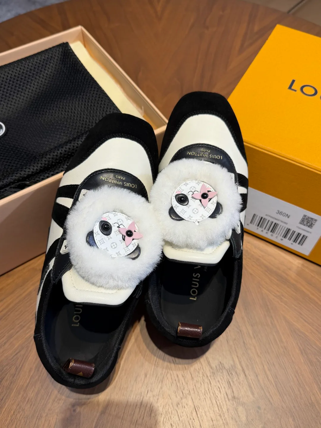 Women's Sneakers LOUIS VUITTON 18161998