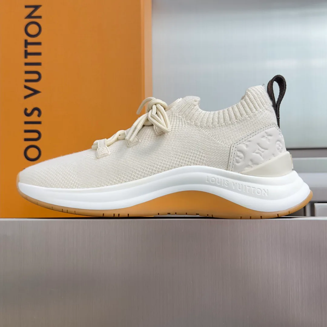 Women's Sneakers LOUIS VUITTON 17950526