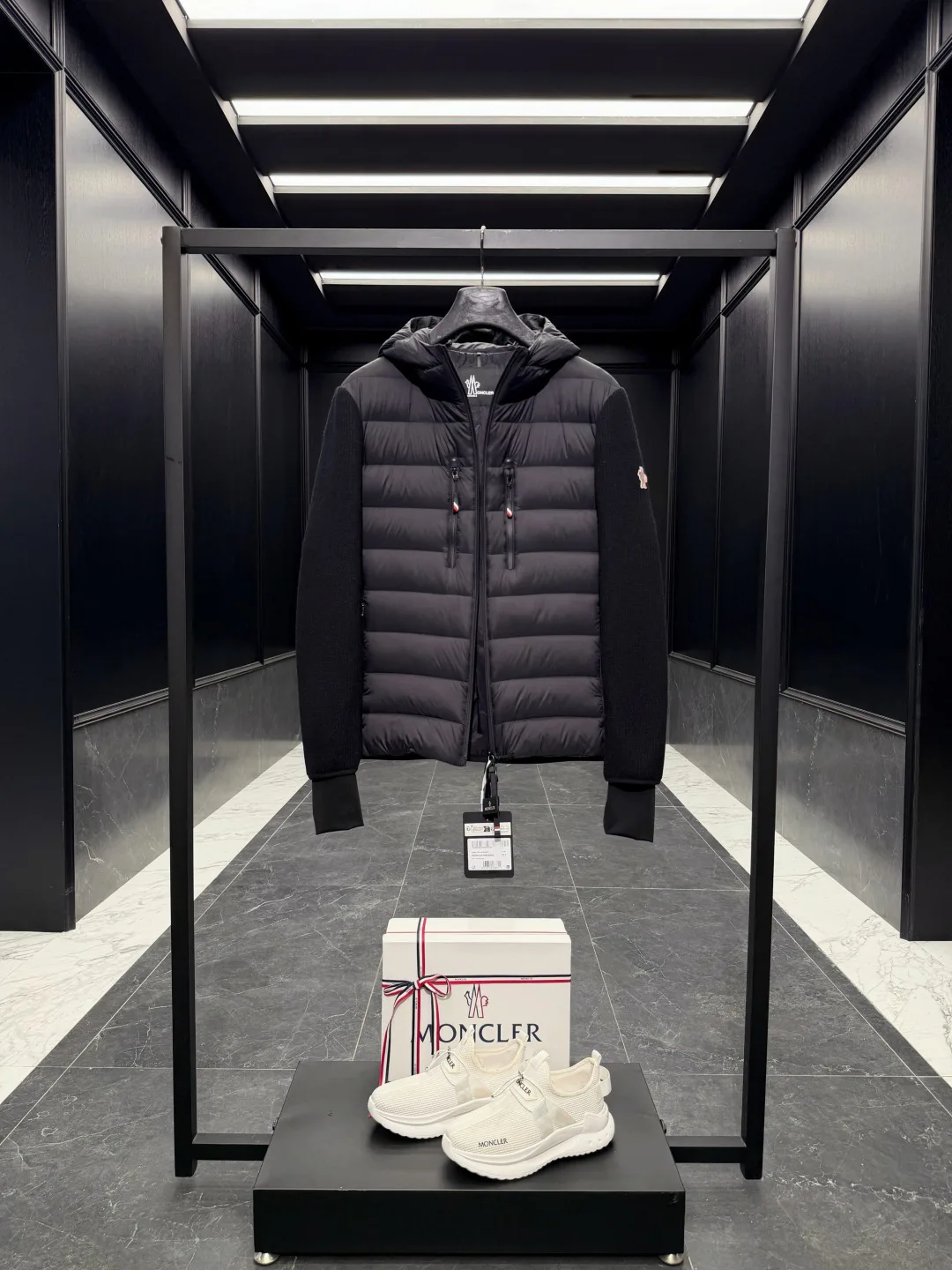 Men's Jackets And Down Jackets MONCLER 18416859