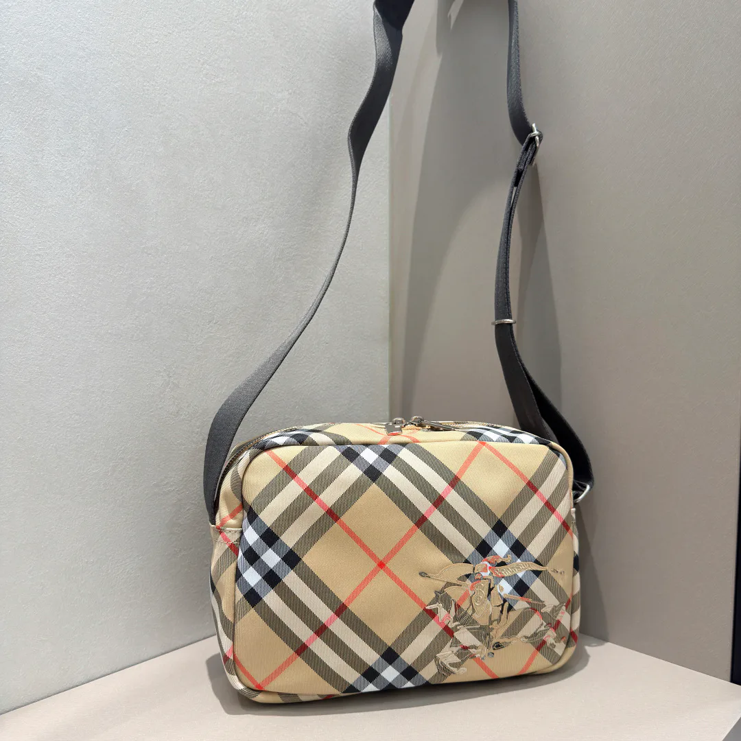 Women's Shoulder Bags BURBERRY 17949137