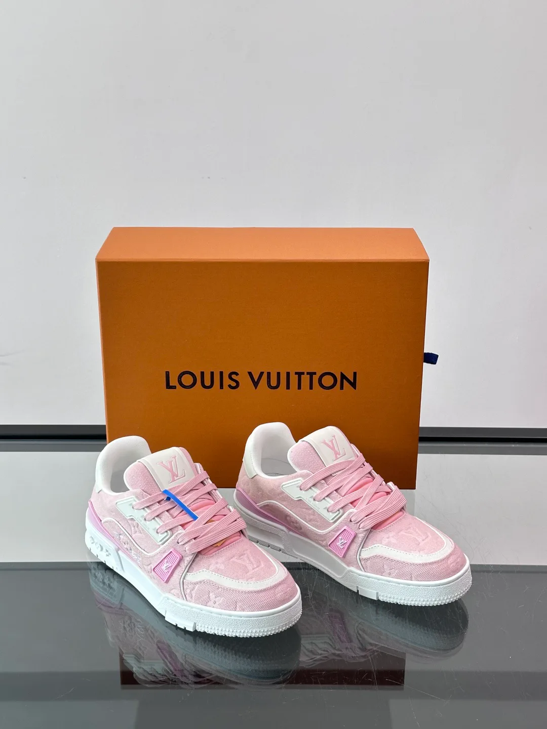 Men's Sneakers LOUIS VUITTON 18142179