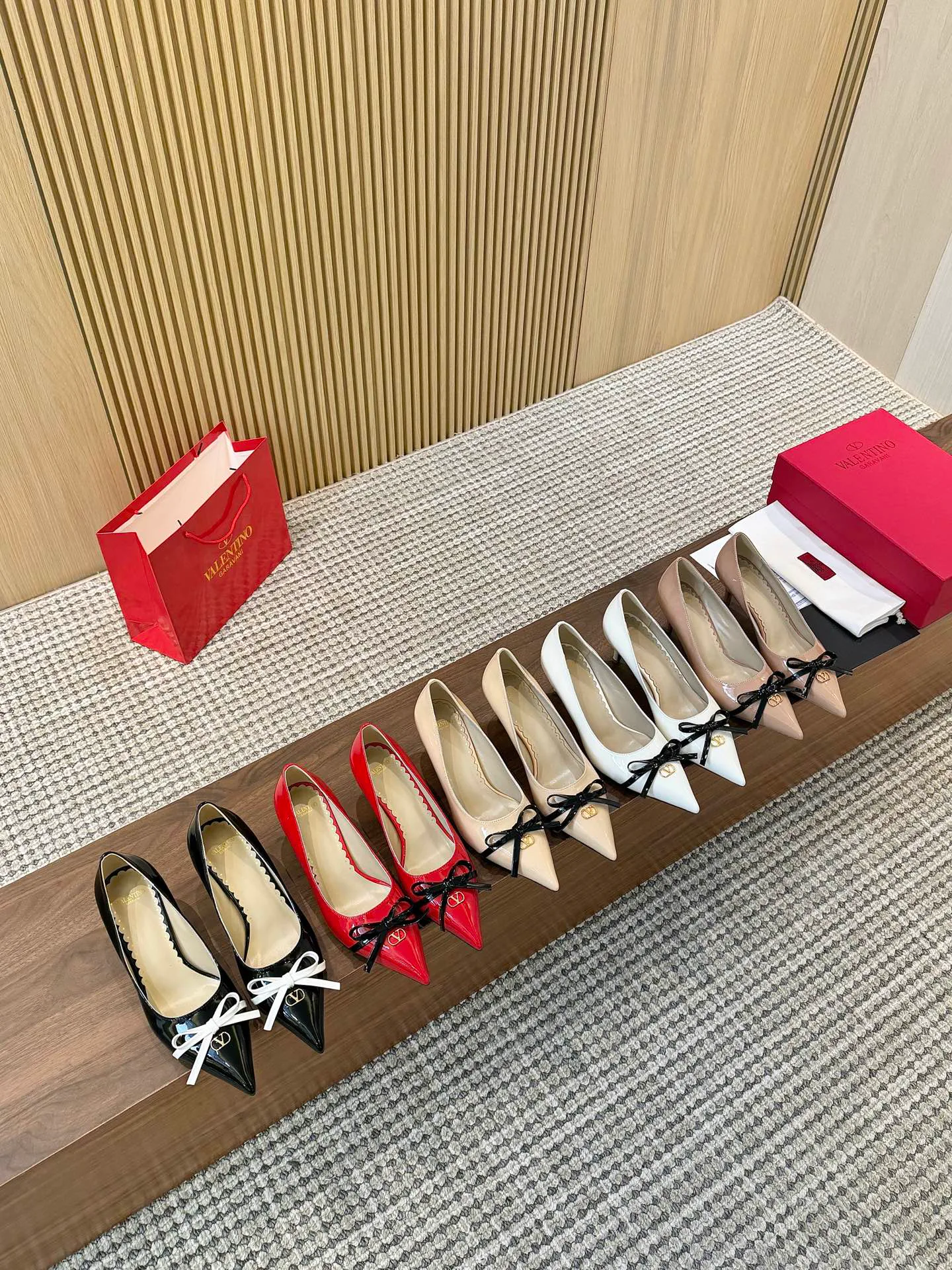 Women's Heels VALENTINO 17956888
