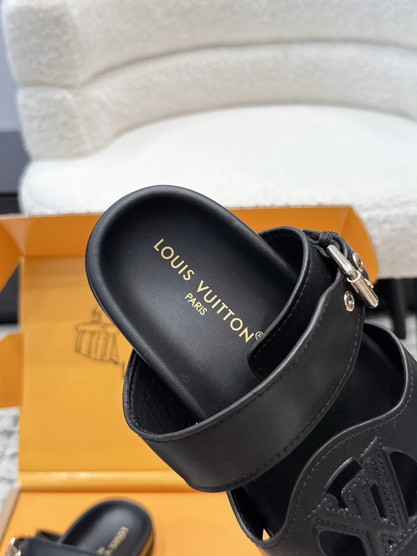 Women's Flip-Flops LOUIS VUITTON 17522798