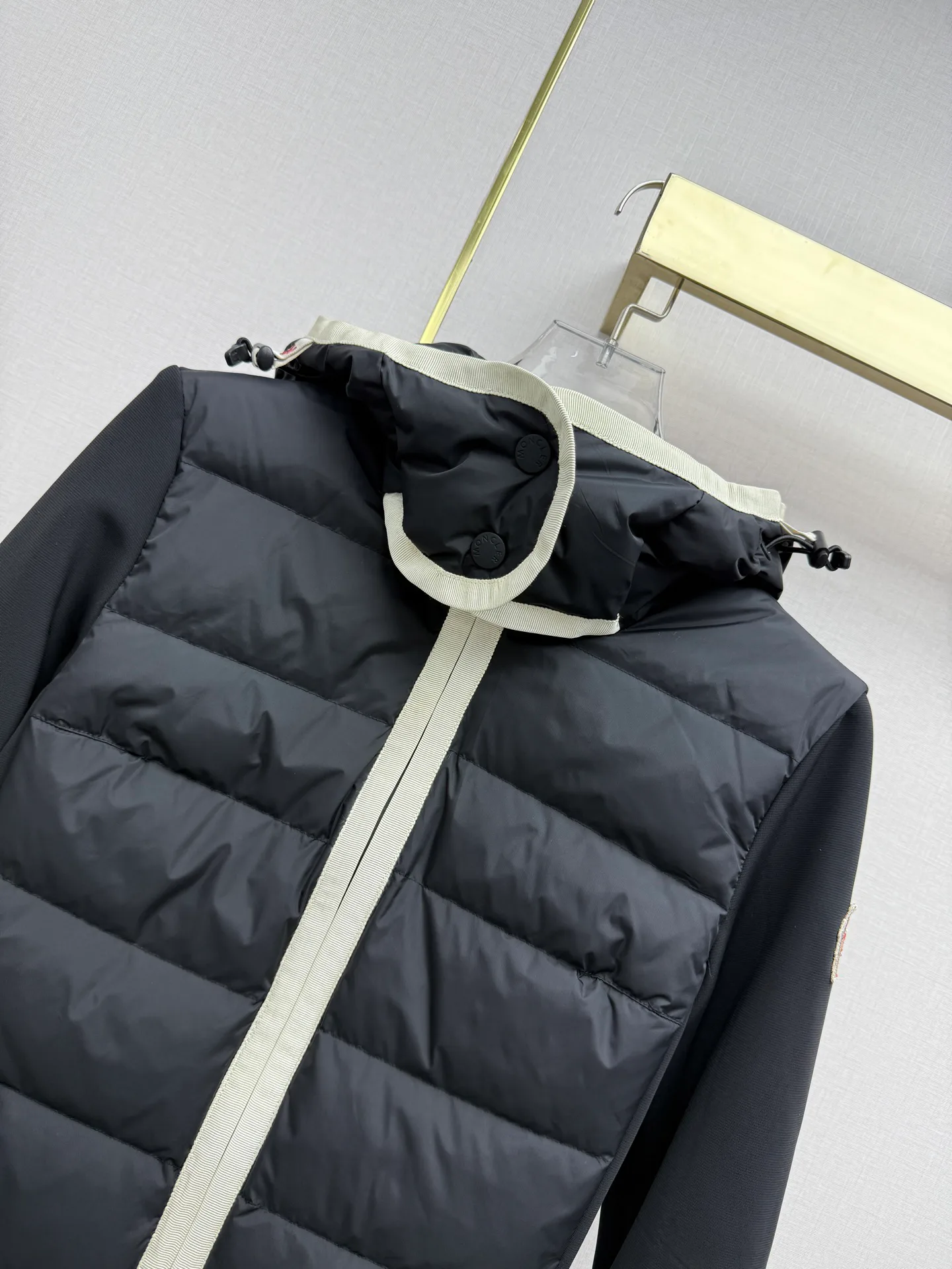 Women's Jackets And Down Jackets MONCLER 18435811