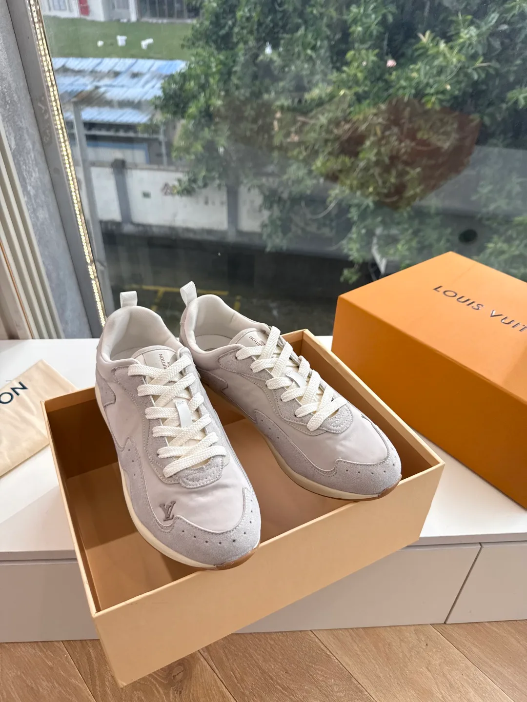 Women's Sneakers LOUIS VUITTON 18053498