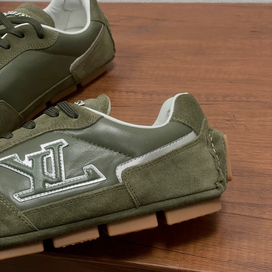 Men's Sneakers LOUIS VUITTON 17542526