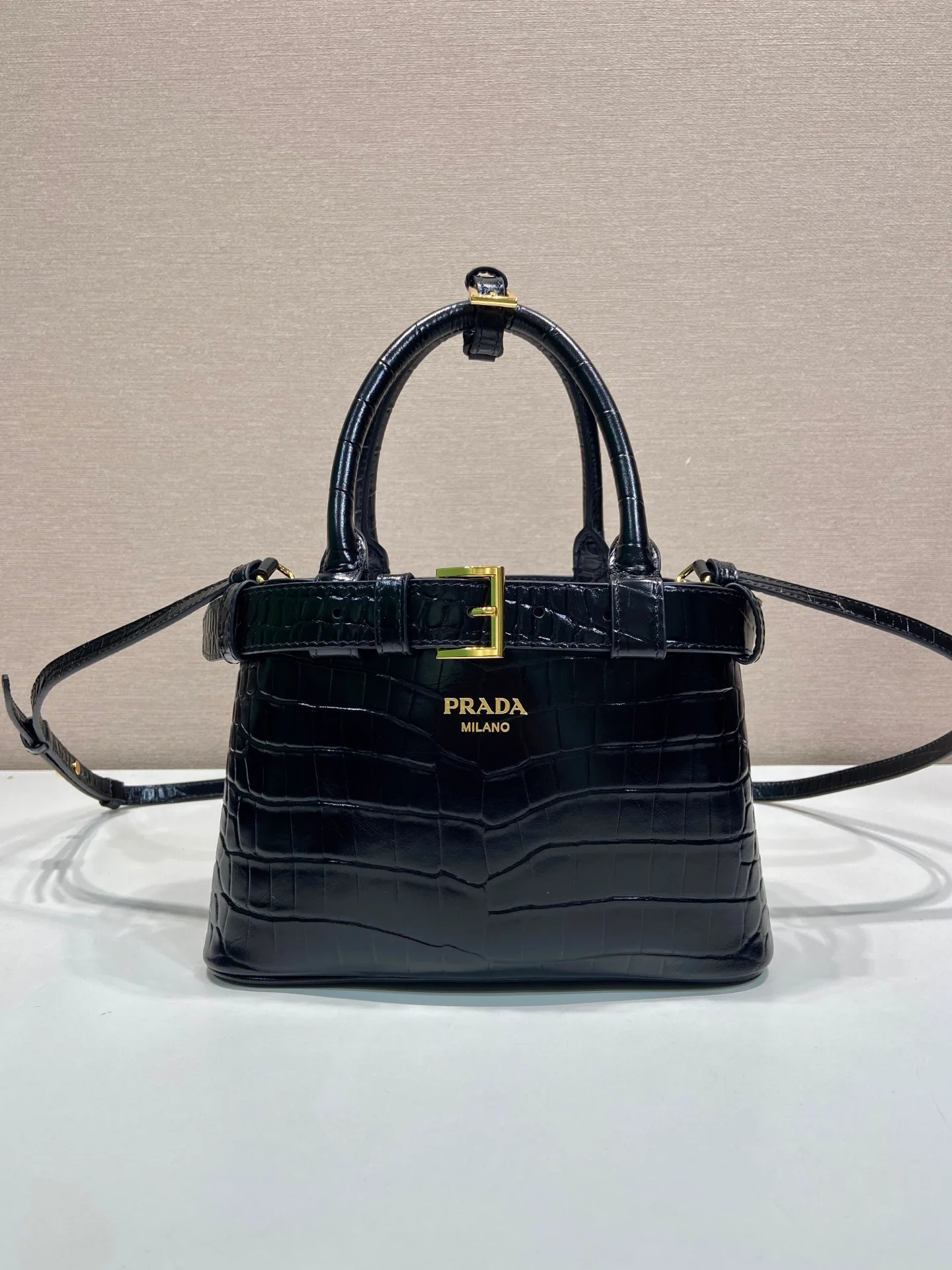 Классические Сумки Женские Prada 18640298
