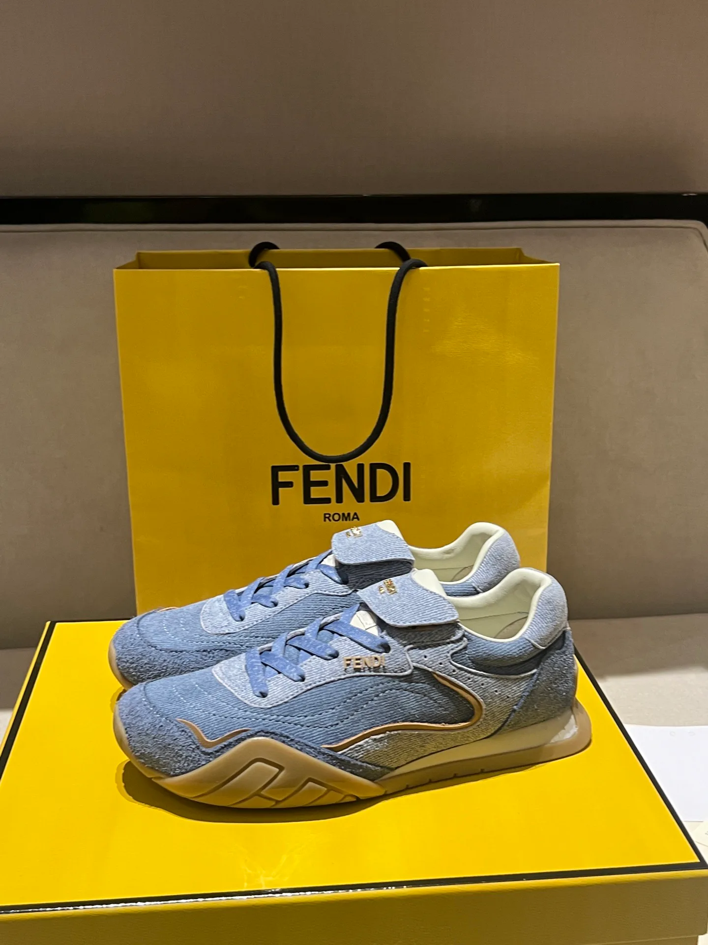 Women's Sneakers FENDI 18020719