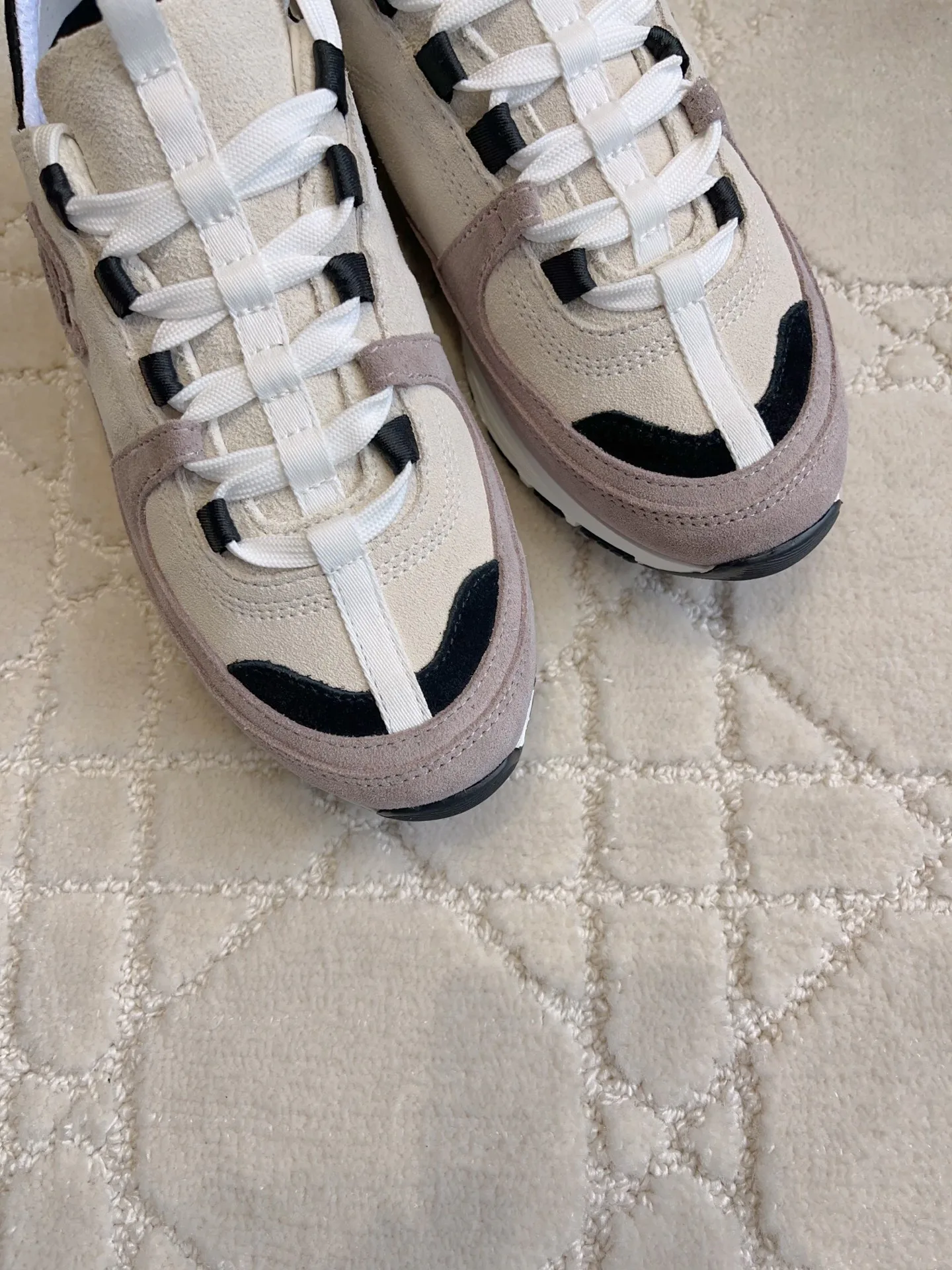 Women's Sneakers CHANEL 17936566