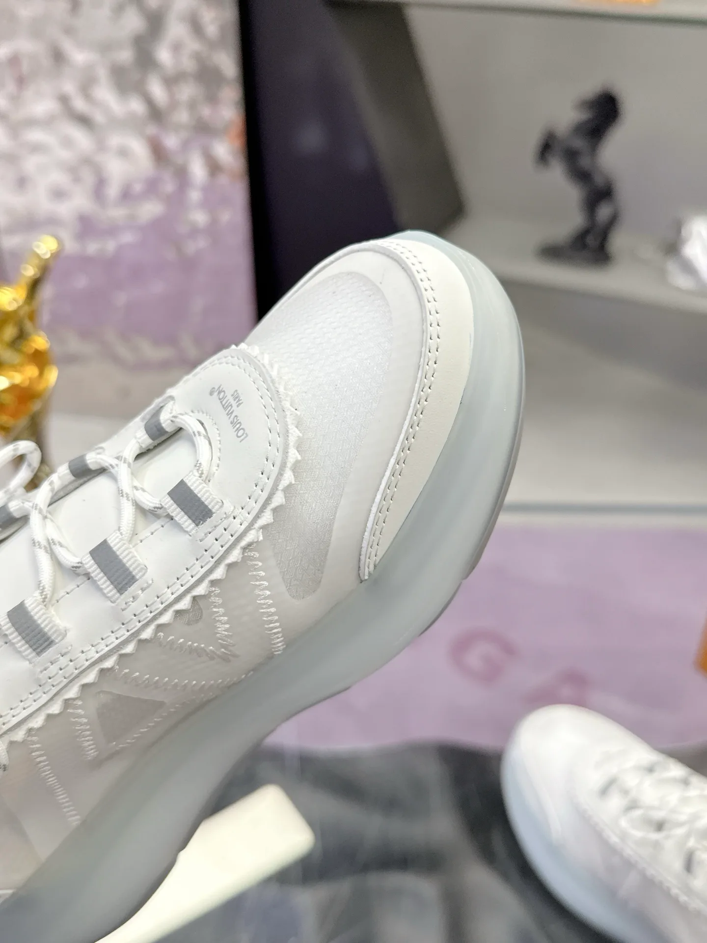 Women's Sneakers LOUIS VUITTON 17368529