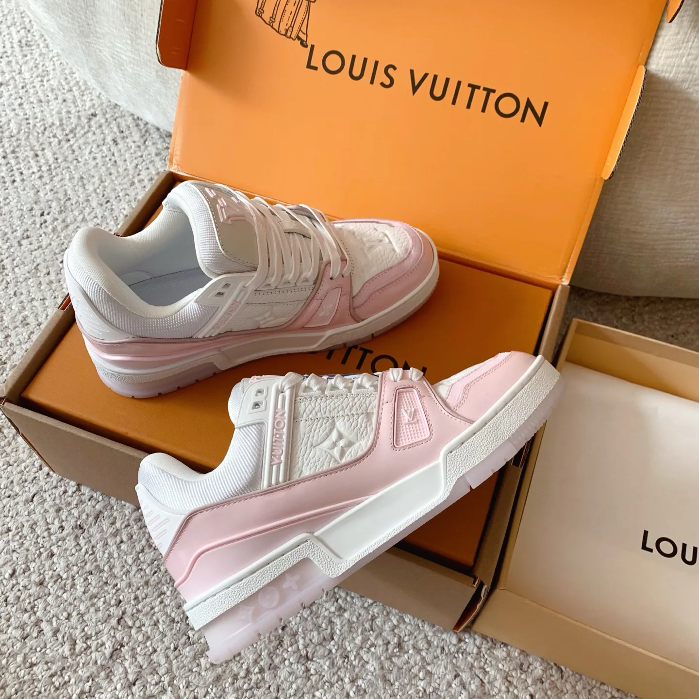 Women's Sneakers LOUIS VUITTON 18375815