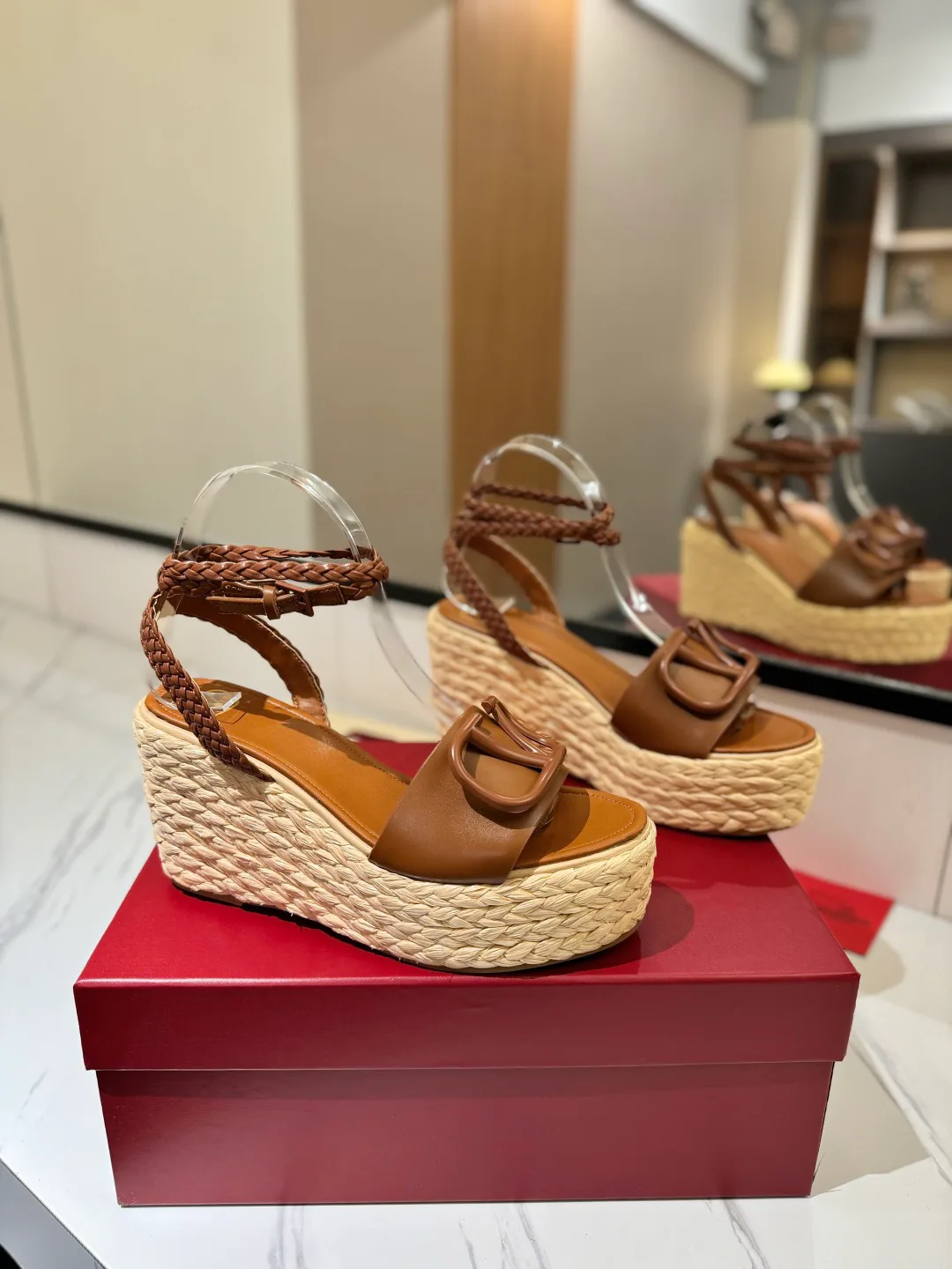 Women's Open-Toe Sandals VALENTINO 17946622