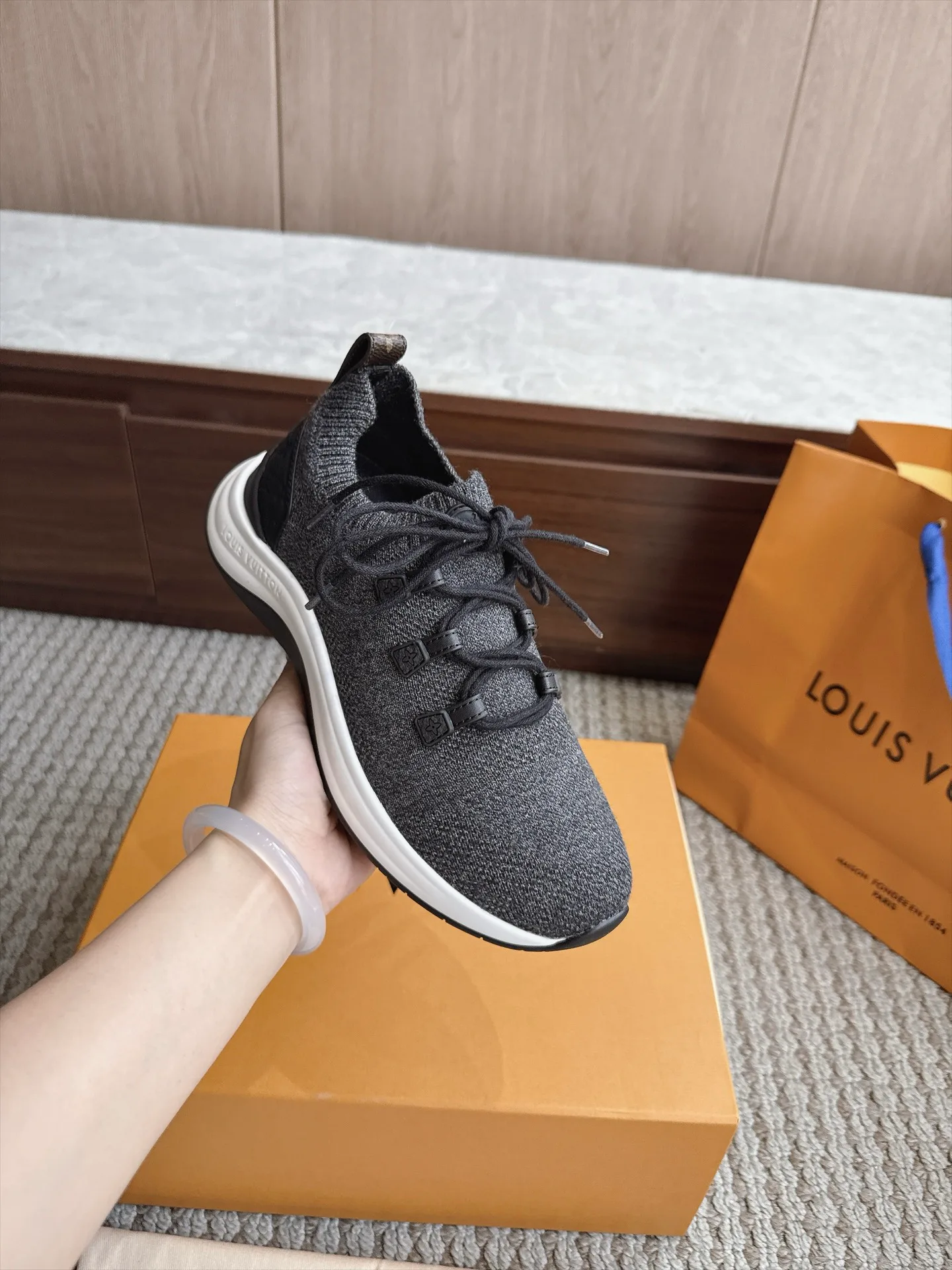 Women's Sneakers LOUIS VUITTON 18333246