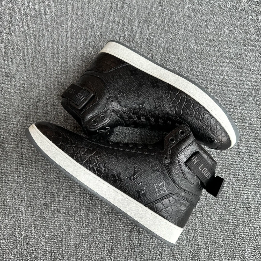 Men's Sneakers LOUIS VUITTON 18445303
