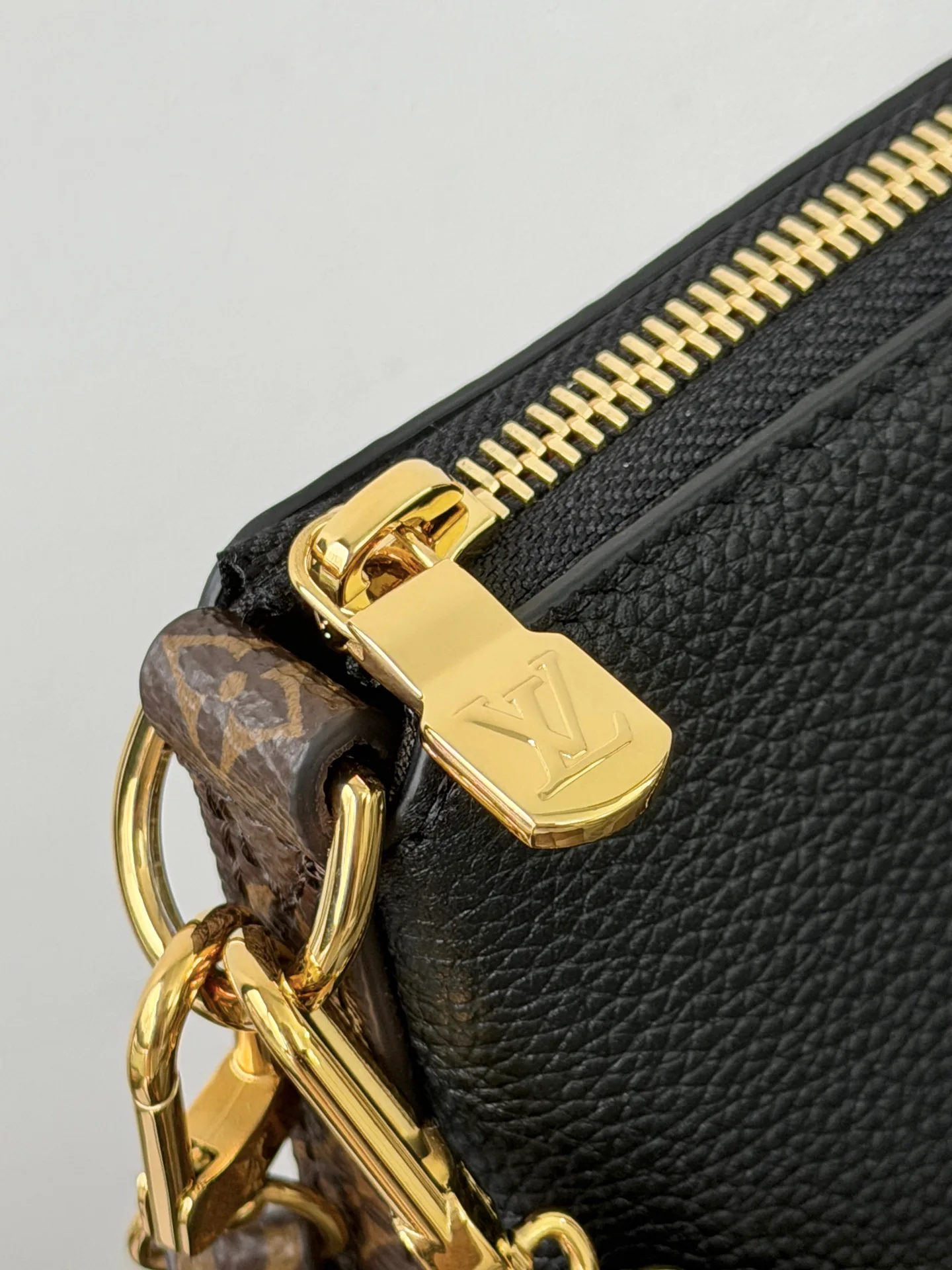 Women's Classic Handbags LOUIS VUITTON 18278228