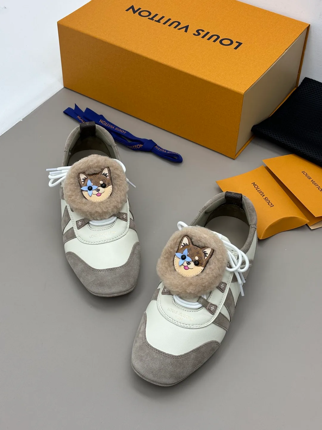 Women's Sneakers LOUIS VUITTON 18006206