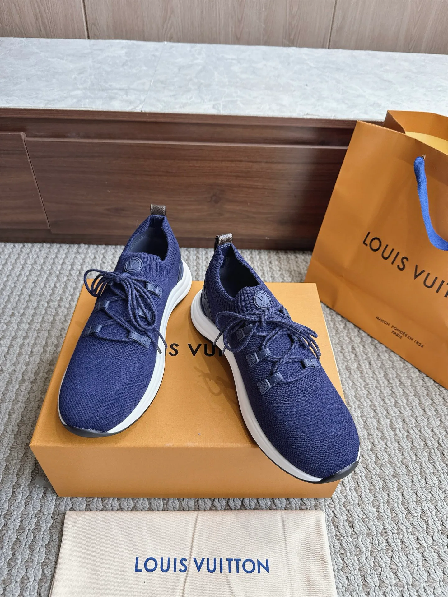 Women's Sneakers LOUIS VUITTON 18333248