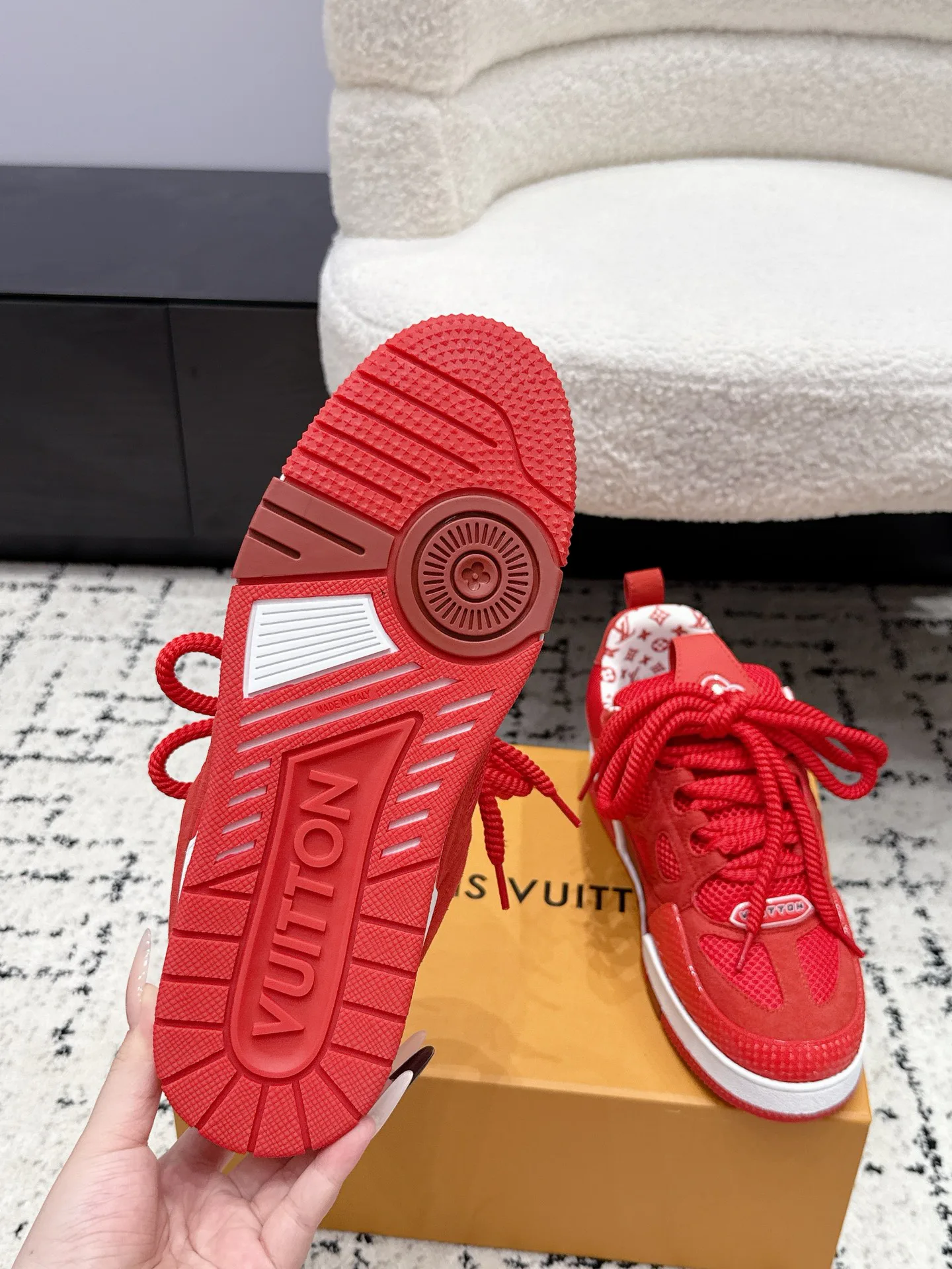Women's Sneakers LOUIS VUITTON 17044287