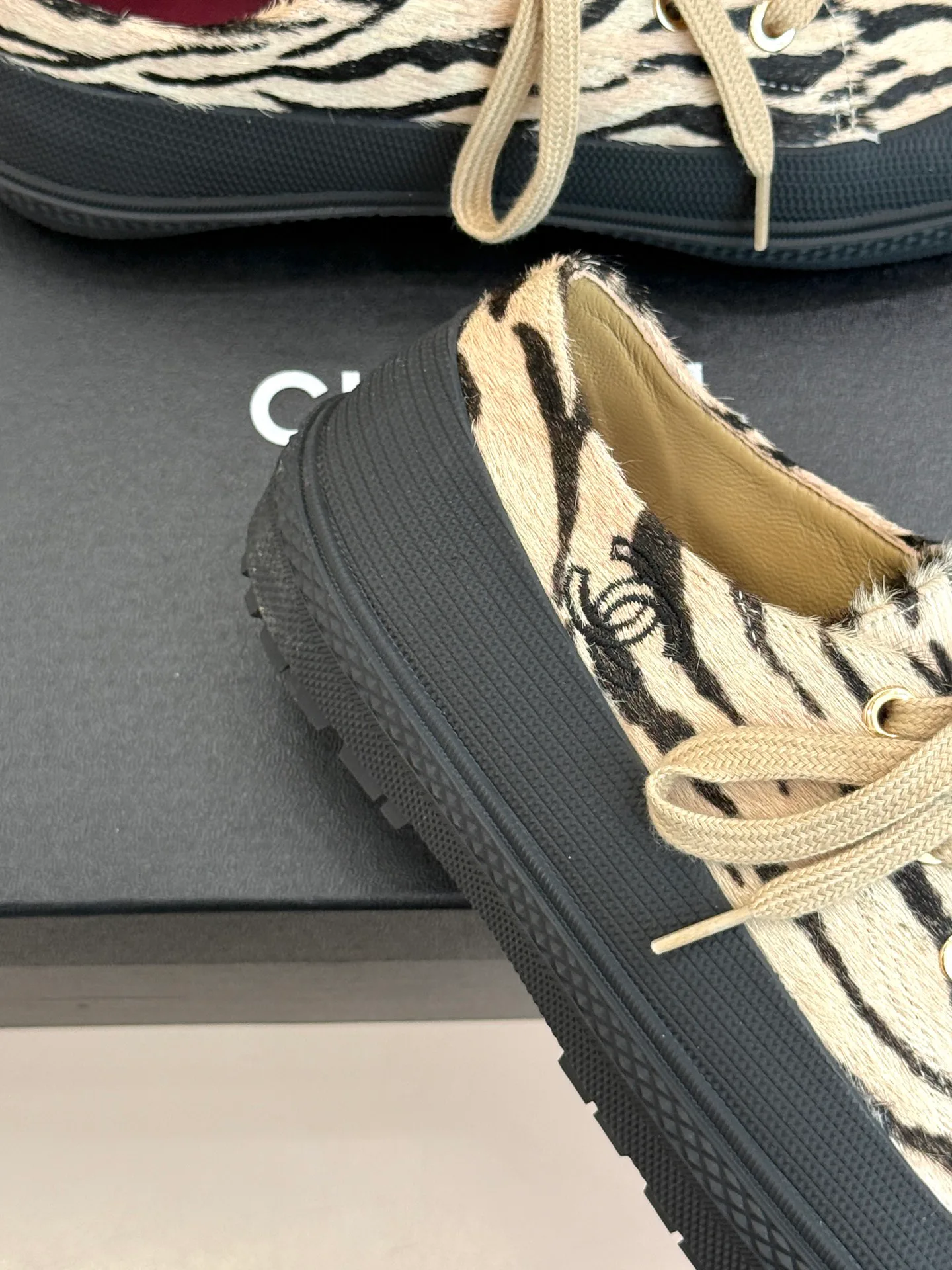 Women's Sneakers CHANEL 17864826