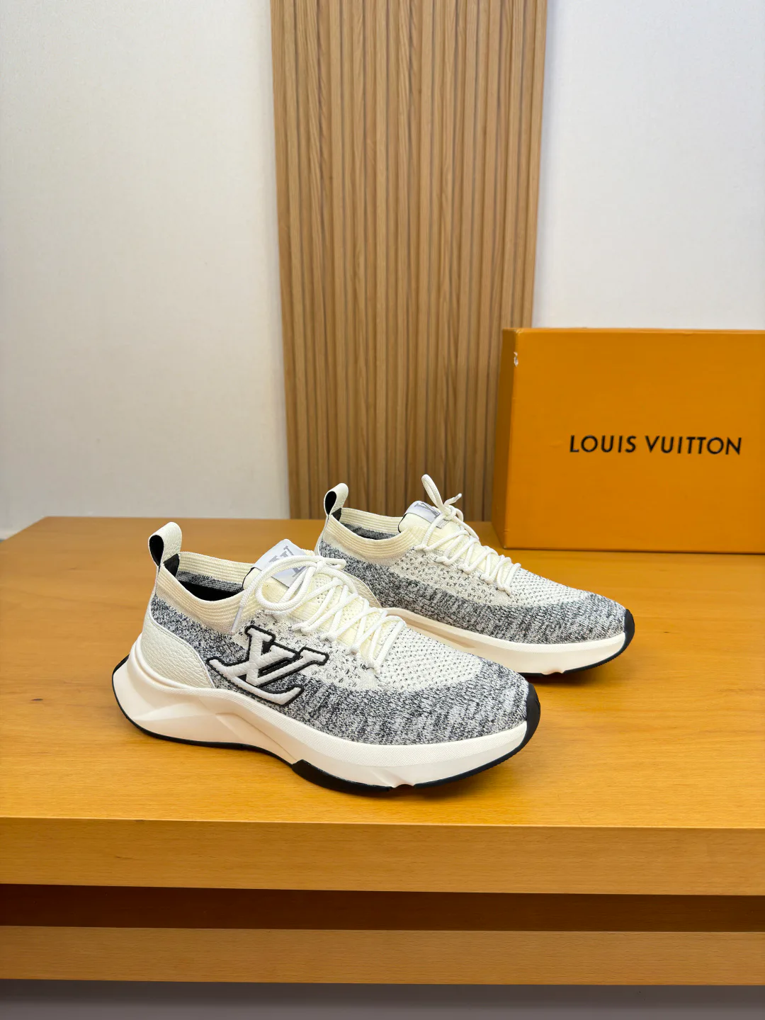 Men's Sneakers LOUIS VUITTON 18142541