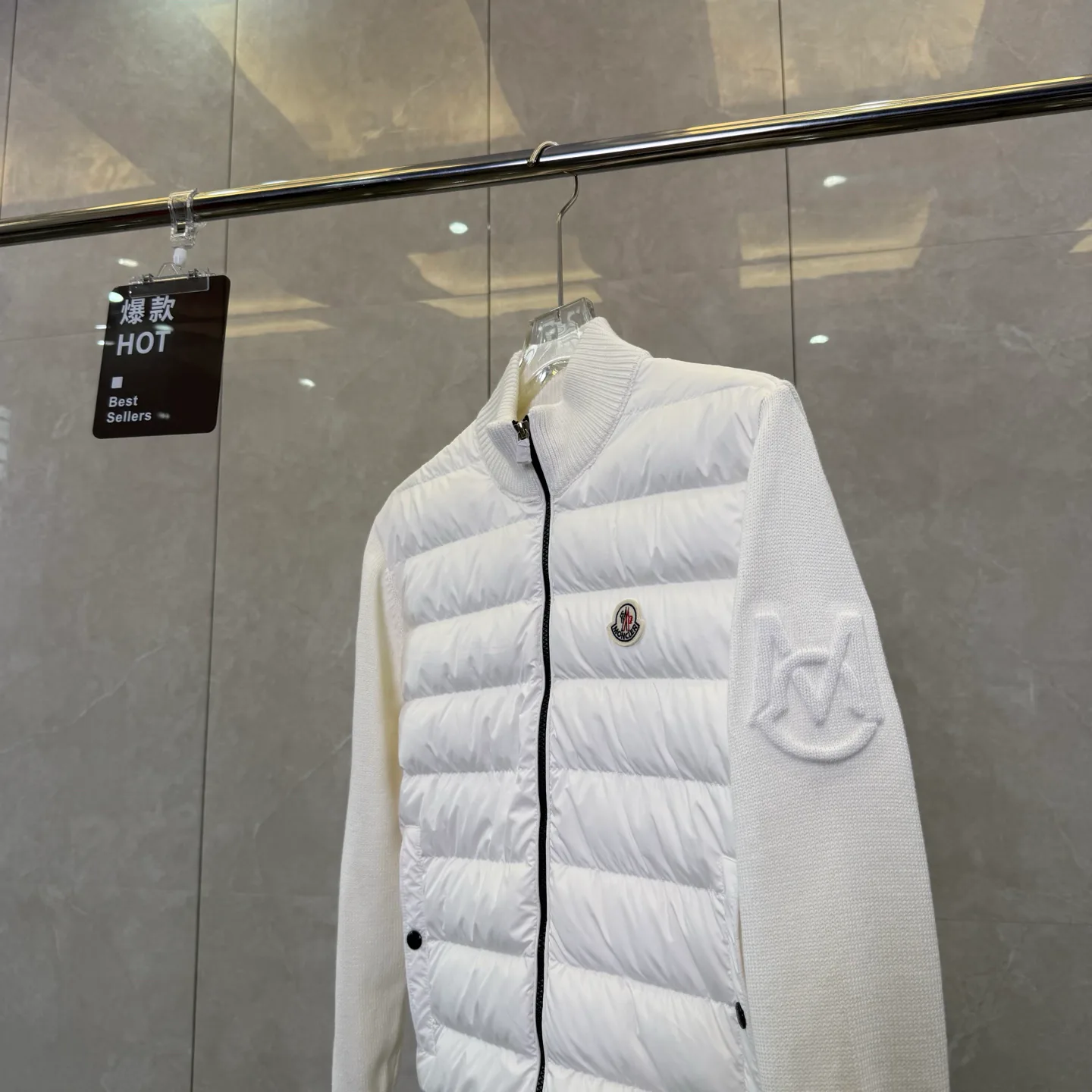 Women's Jackets And Down Jackets MONCLER 17949636