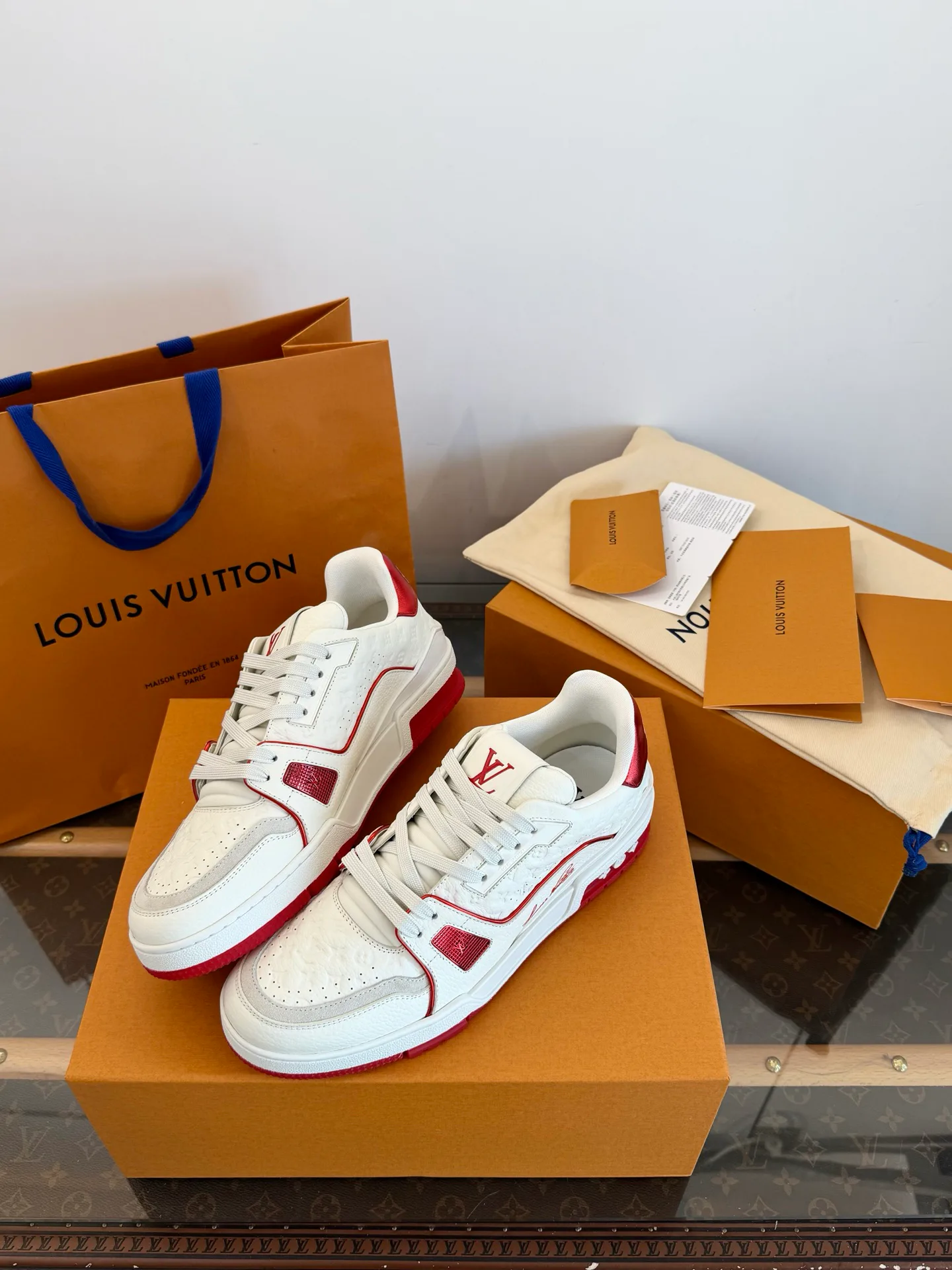 Women's Sneakers LOUIS VUITTON 18547388