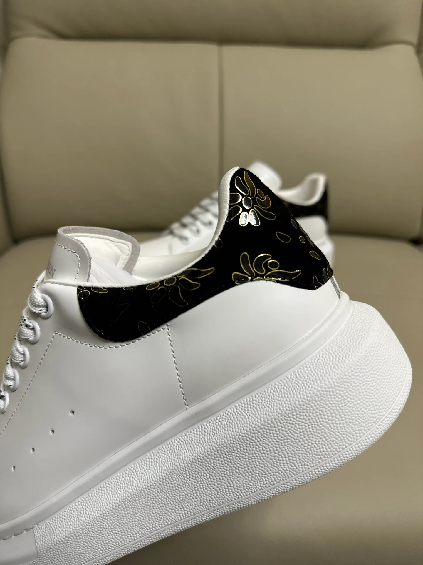 Кроссовки Женские Alexander Mcqueen 18616713