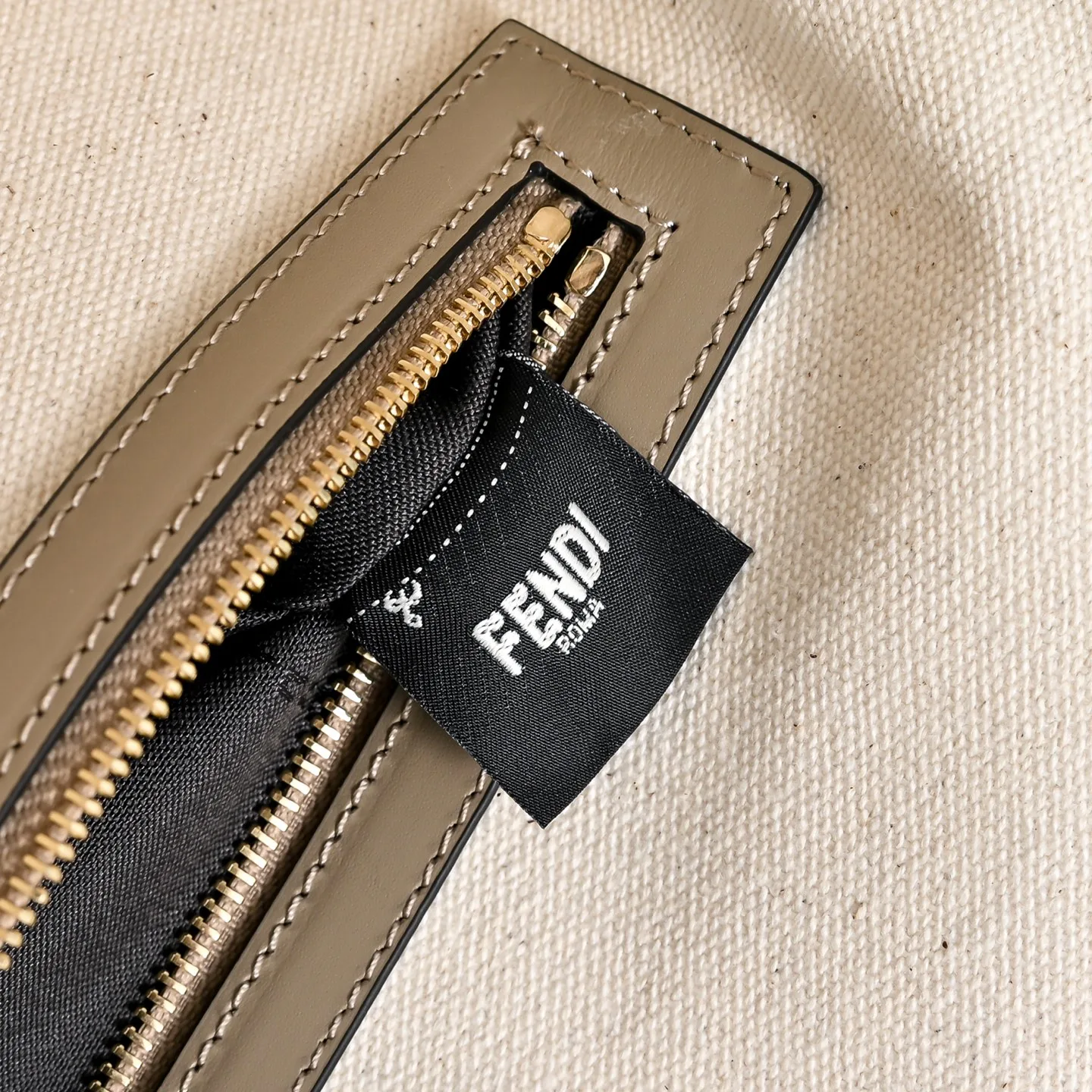 Women's Classic Handbags FENDI 18004261