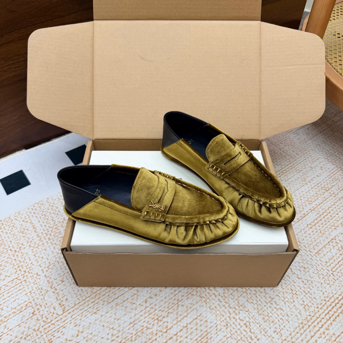 Women's Loafers And Moccasins SAINT LAURENT 18104186