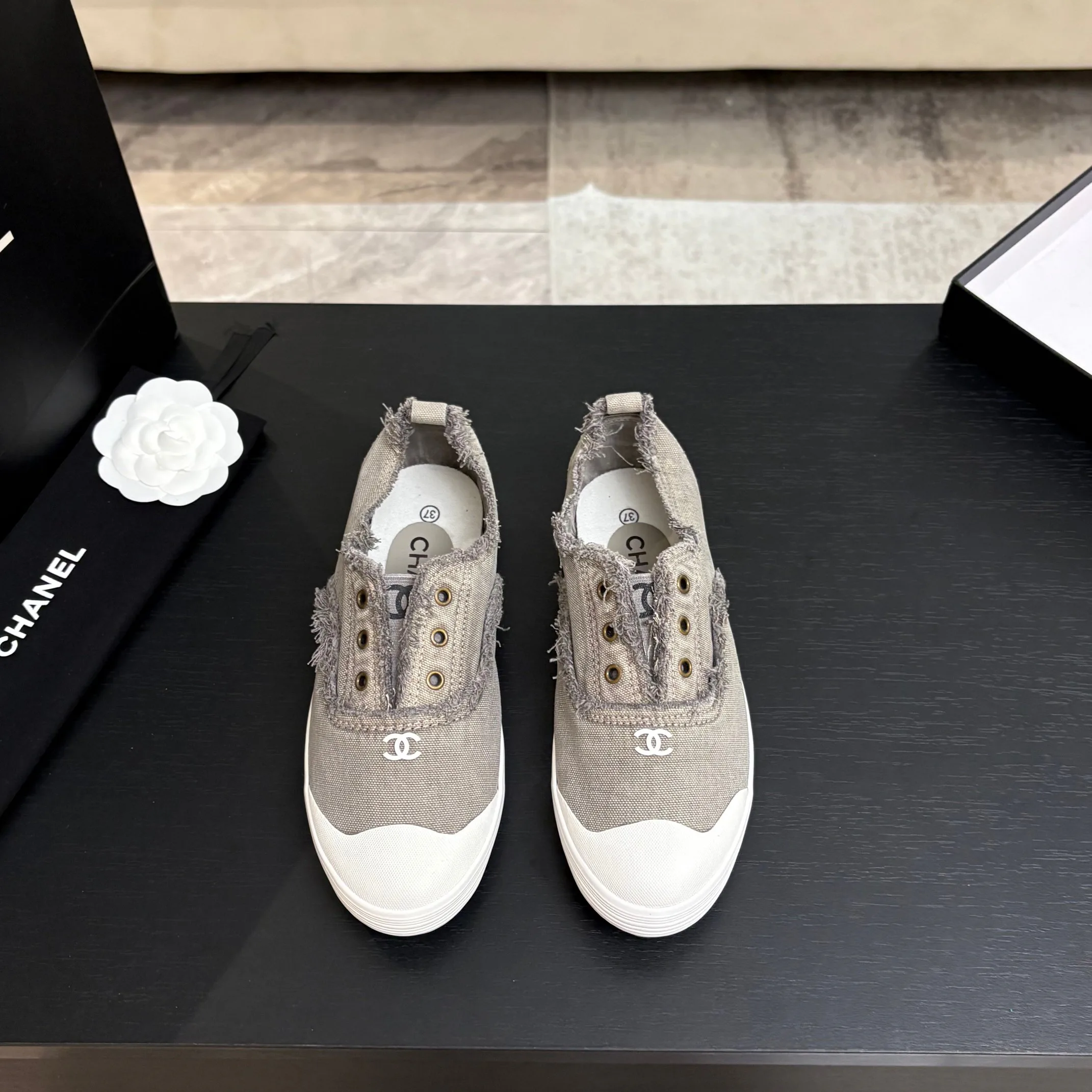 Women's Sneakers CHANEL 18062814