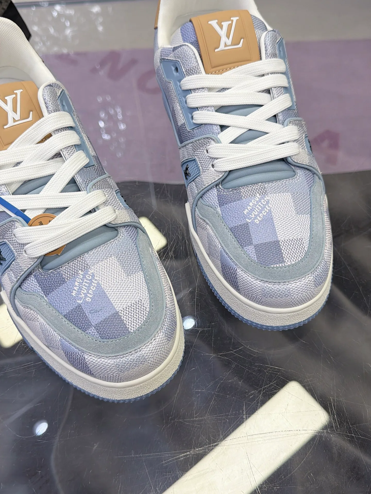 Women's Sneakers LOUIS VUITTON 18104018