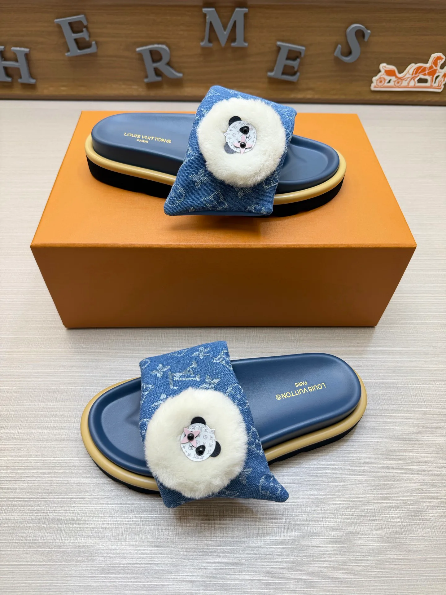 Women's Flip-Flops LOUIS VUITTON 18011820