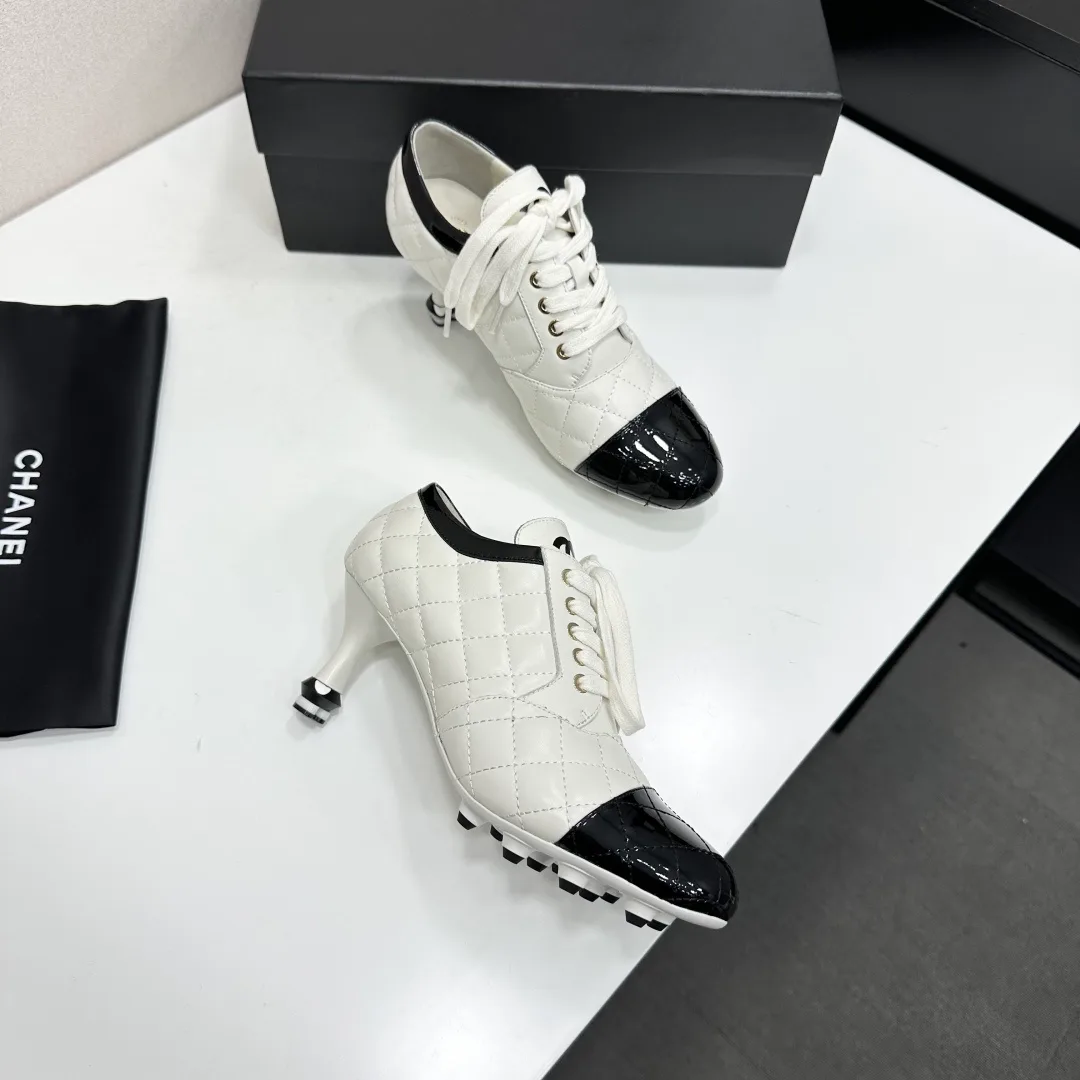 Women's Sneakers CHANEL 18436128