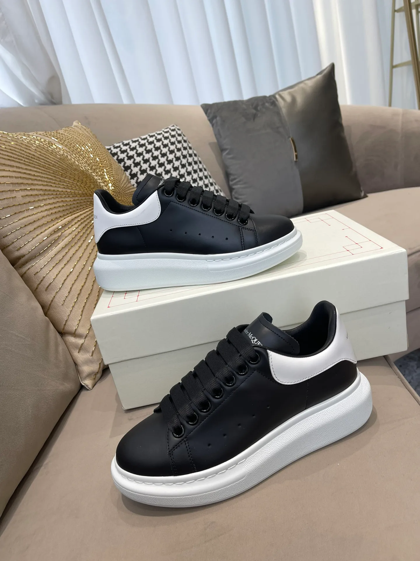 Women's Sneakers ALEXANDER MCQUEEN 18373664