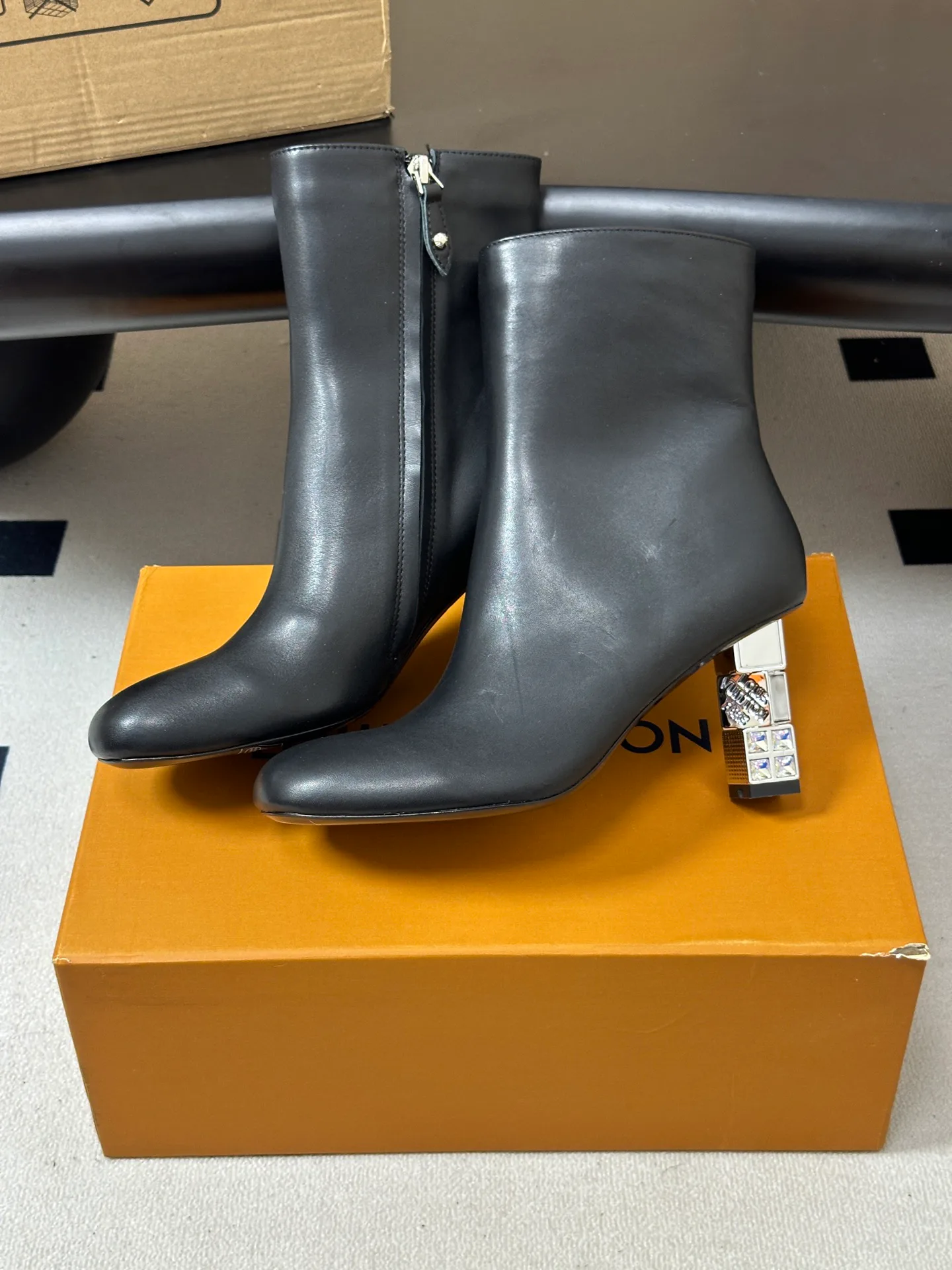 Women's Booties LOUIS VUITTON 18388130