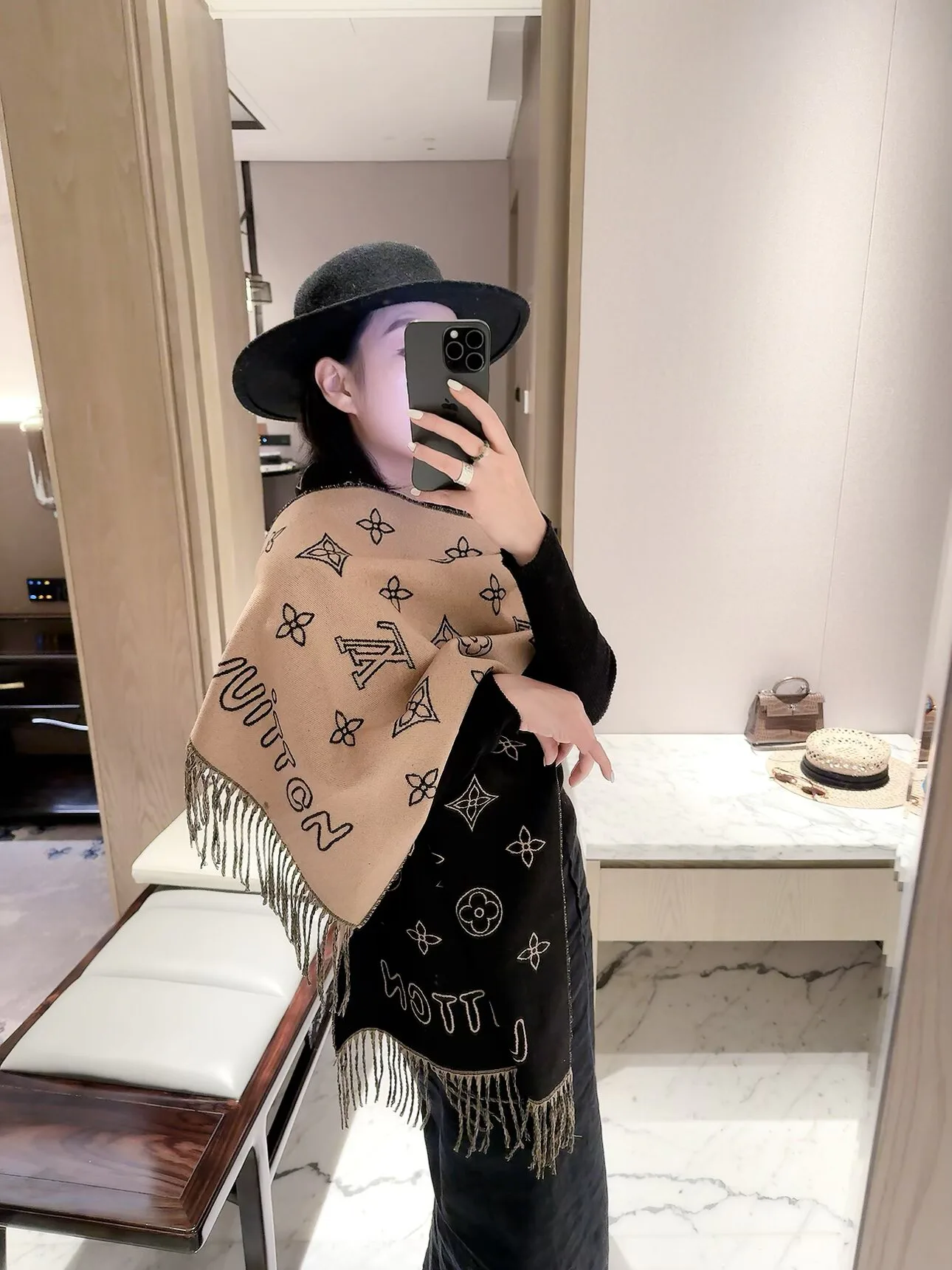 Scarves LOUIS VUITTON 18377557