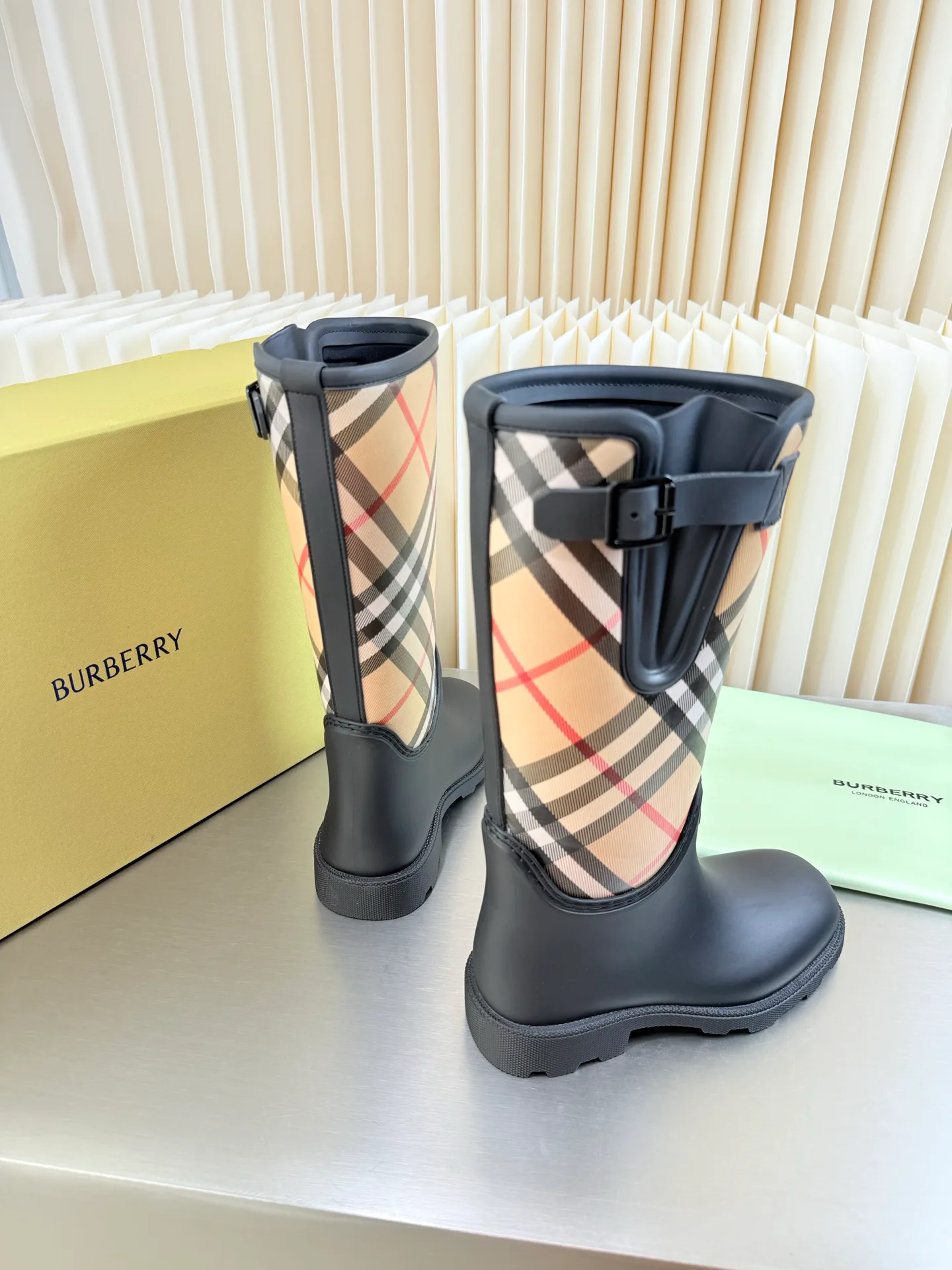 Women's Boots BURBERRY 18152392