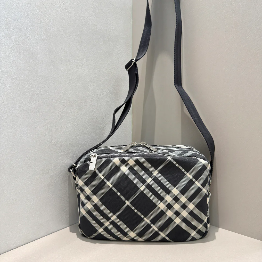 Women's Shoulder Bags BURBERRY 17949141