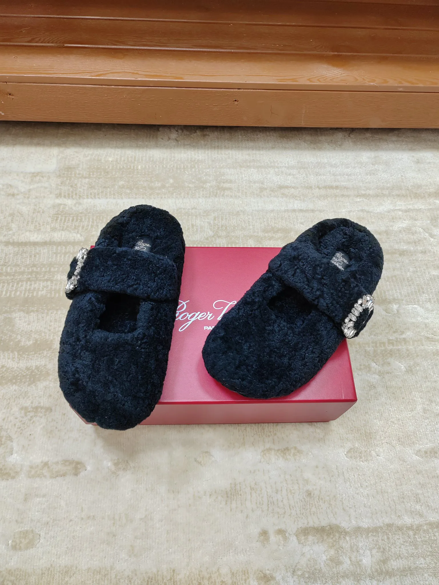 Women's Slippers ROGER VIVIER 17852284