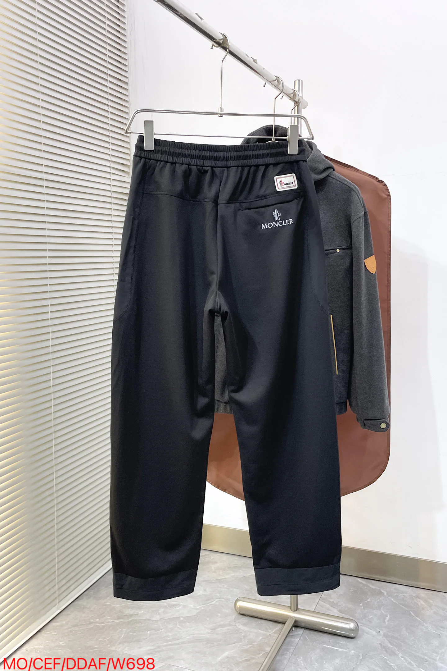 Men's Trousers MONCLER 18068577